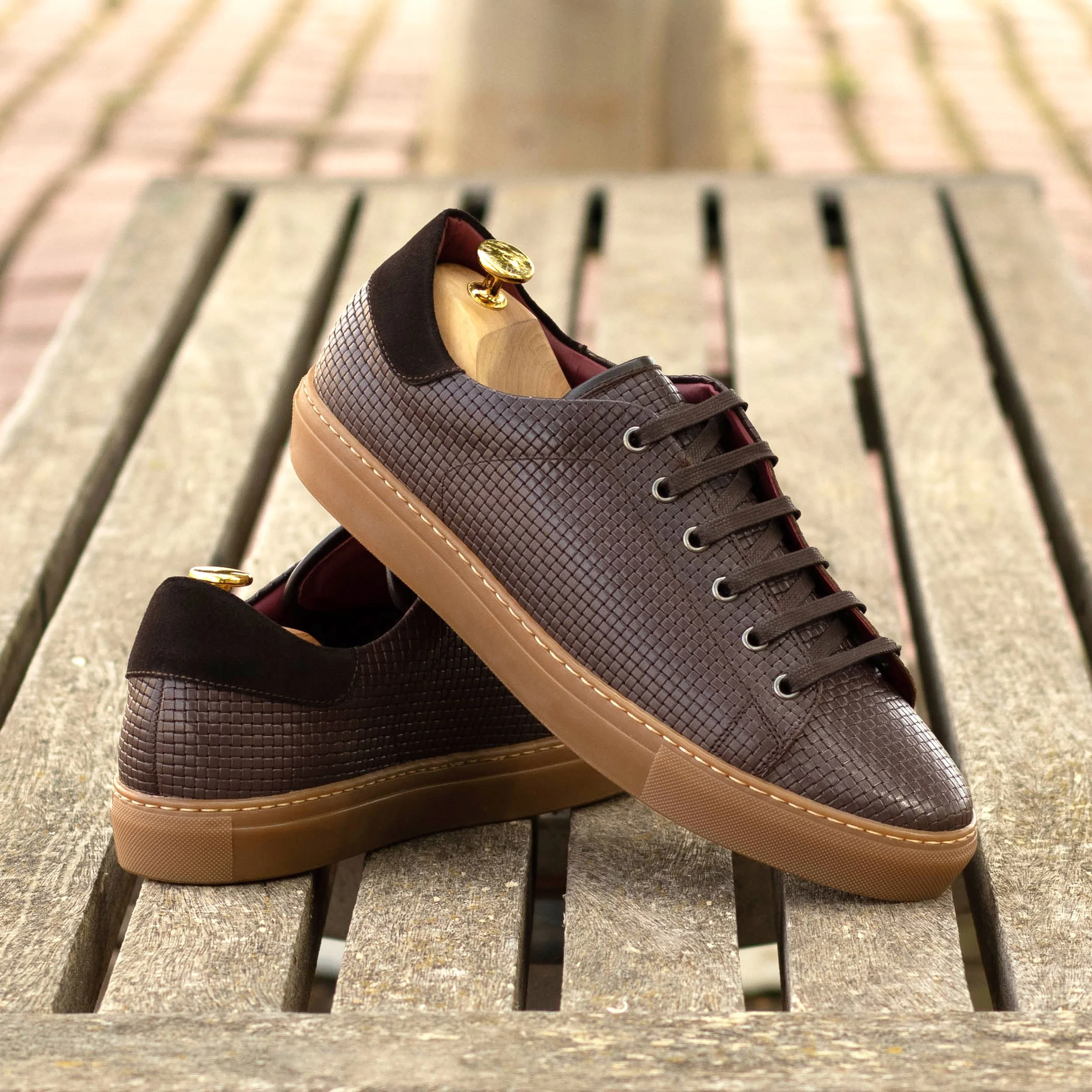 Trainer dark brown