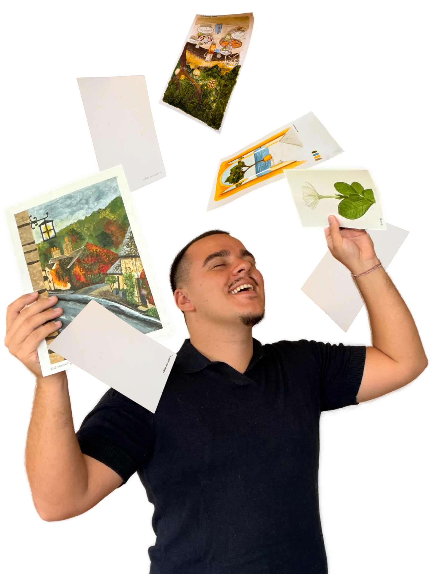 Un homme souriant avec des cheveux courts, portant un t-shirt noir, qui joue avec des cartes illustrées contenant principalement des peintures à l'aquarelle de nature et de paysages