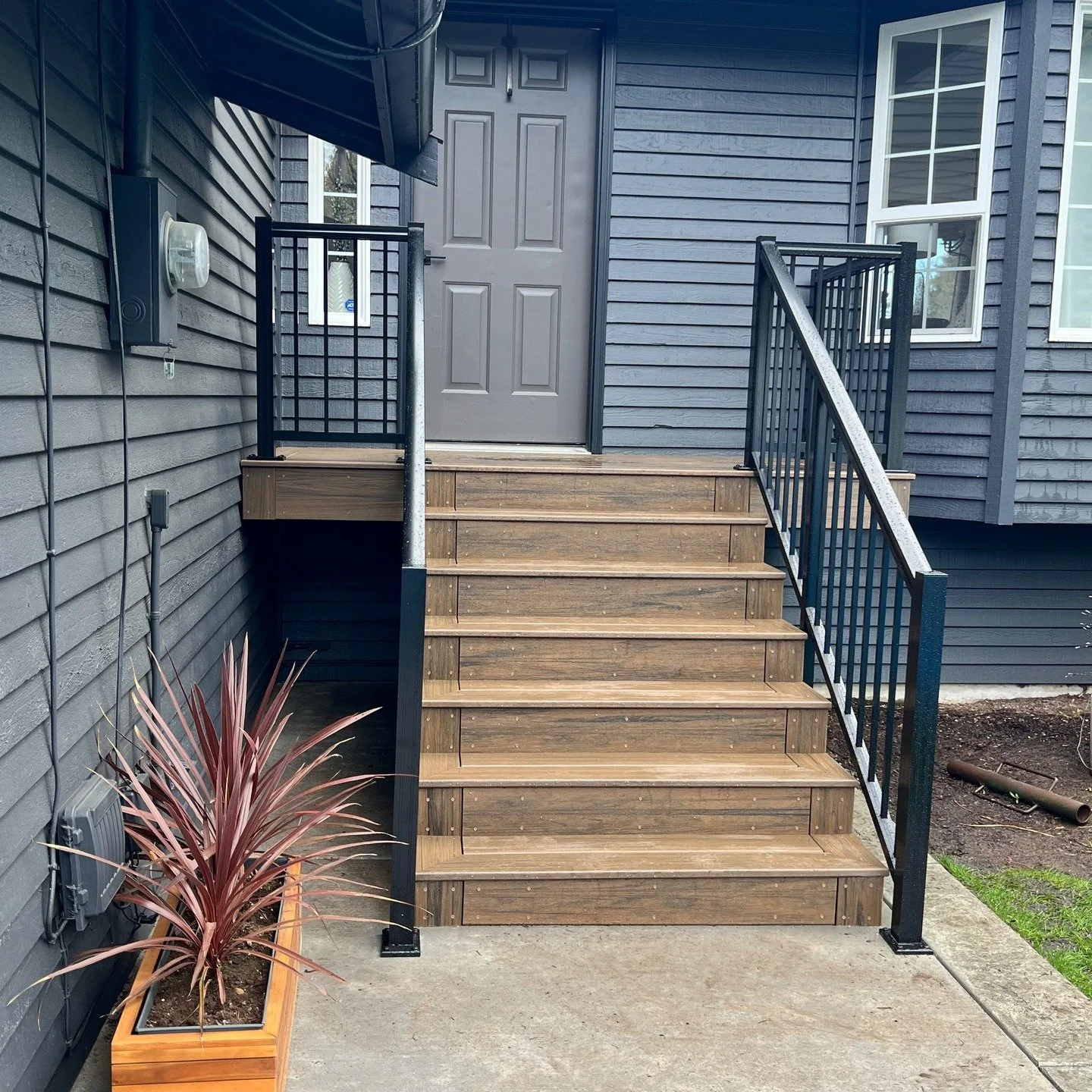 Project from earlier this spring. The customer chose a bold contrasting color of Trex decking to elevate the outdoor space. Not only does it look fantastic, but we also maximized the step space with a sleek side mount railing for added safety and sty