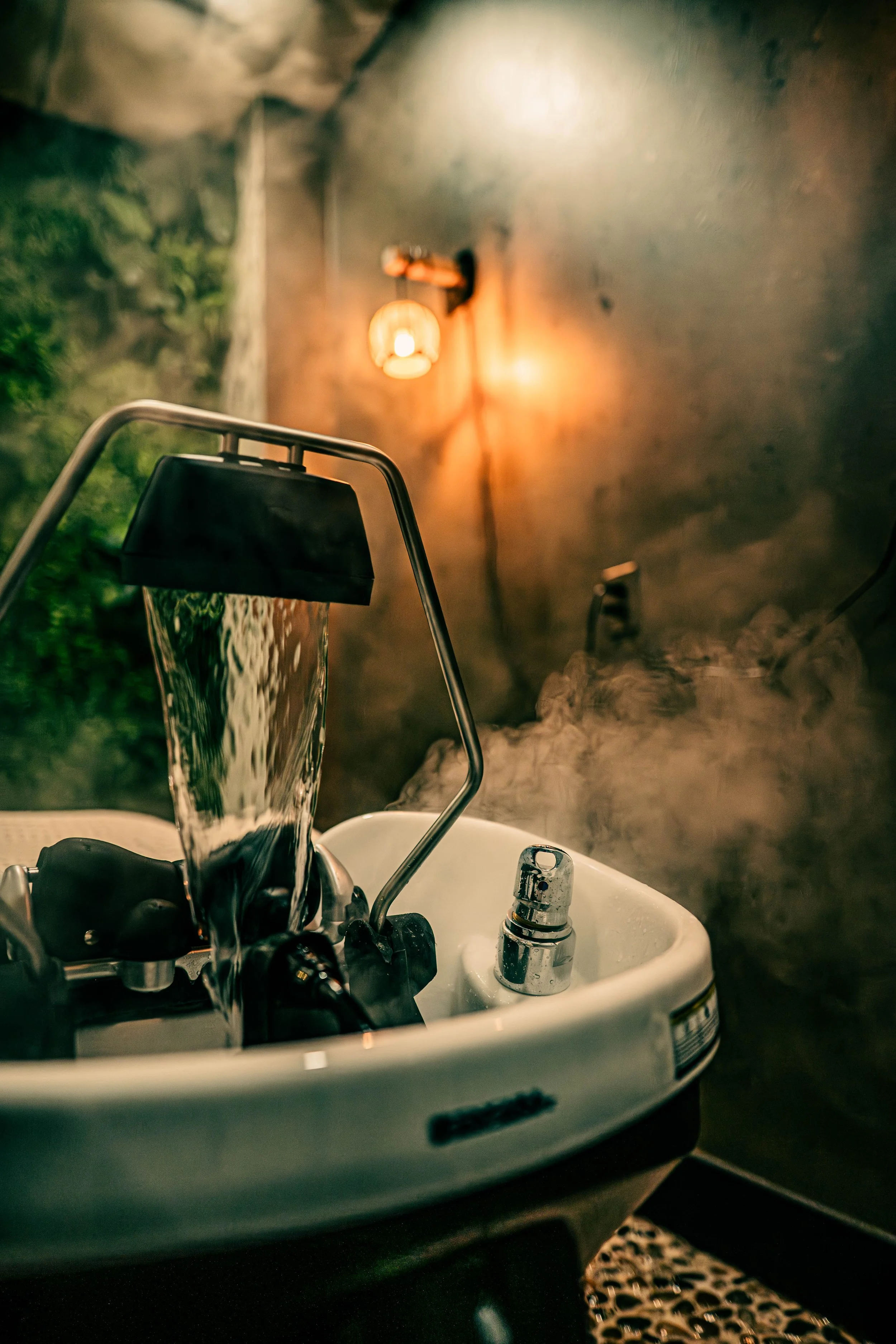 The signature Trèspa Head Spa treatment featuring Oway biodynamic formulas from Italy, using steam and water halo therapy for deep scalp renewal.