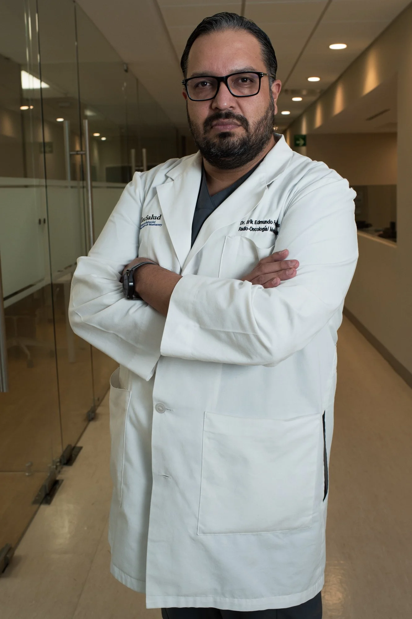 Dr Erik 07_72dpi.jpg