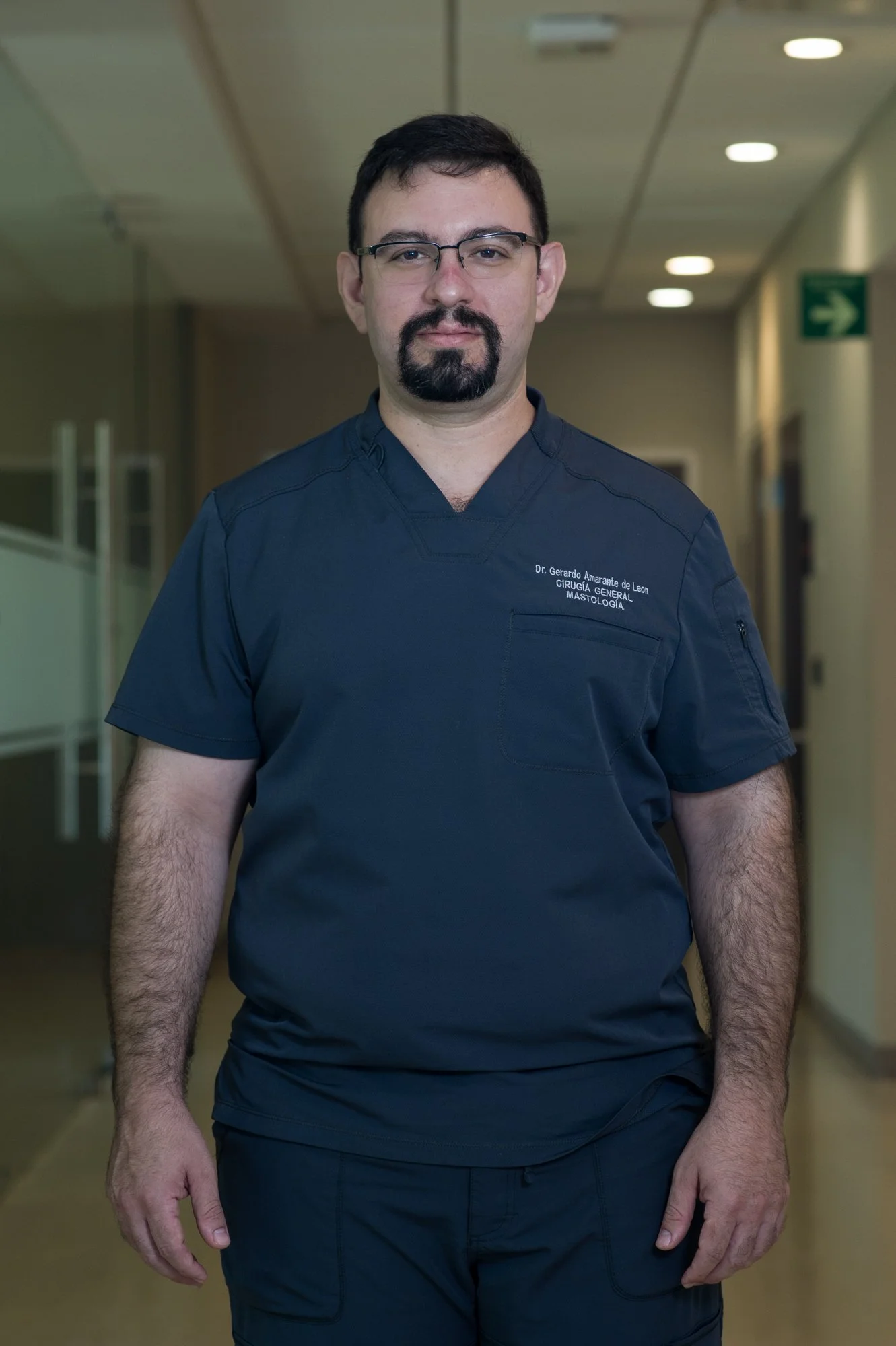 Dr Gerardo 01_72dpi.jpg