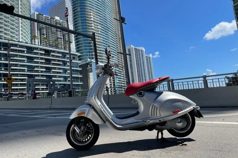 Miami energy. Italian icon. Slay the City on a Vespa

The Vespa 946 is what happens when Vespa stops thinking &ldquo;scooter&rdquo; and starts thinking art piece. Hand-built details. Aluminum body. Floating saddle. Every line intentional.

This isn&r