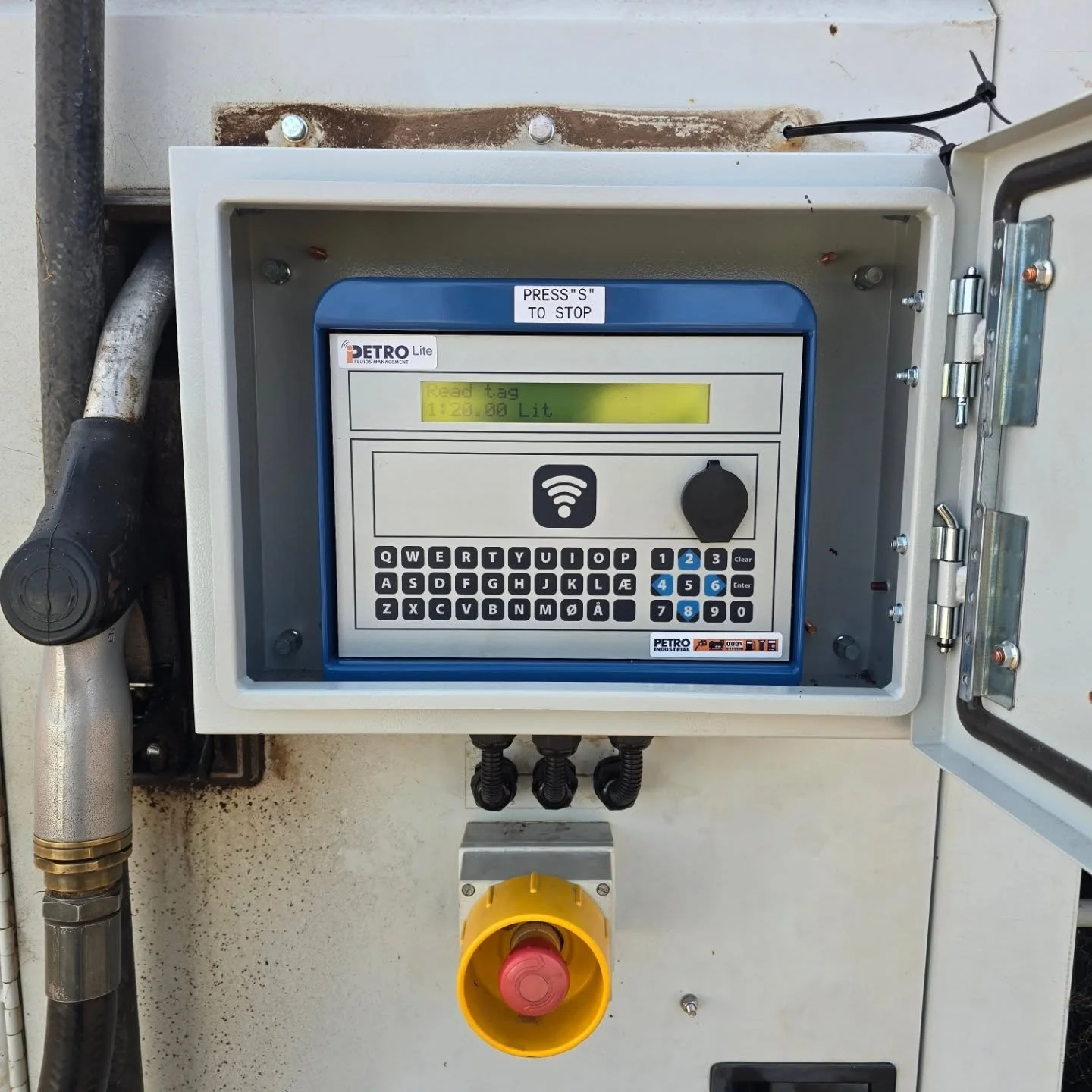 Old 3G Fuel management systems removed ✅️
New IPetro Fuel management systems installed ✅️
New Tank Gauging ✅️ 
All able to be monitored remotely