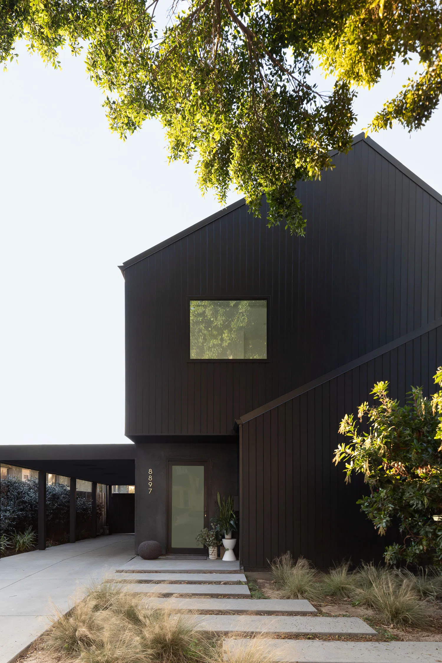 black barn front.png