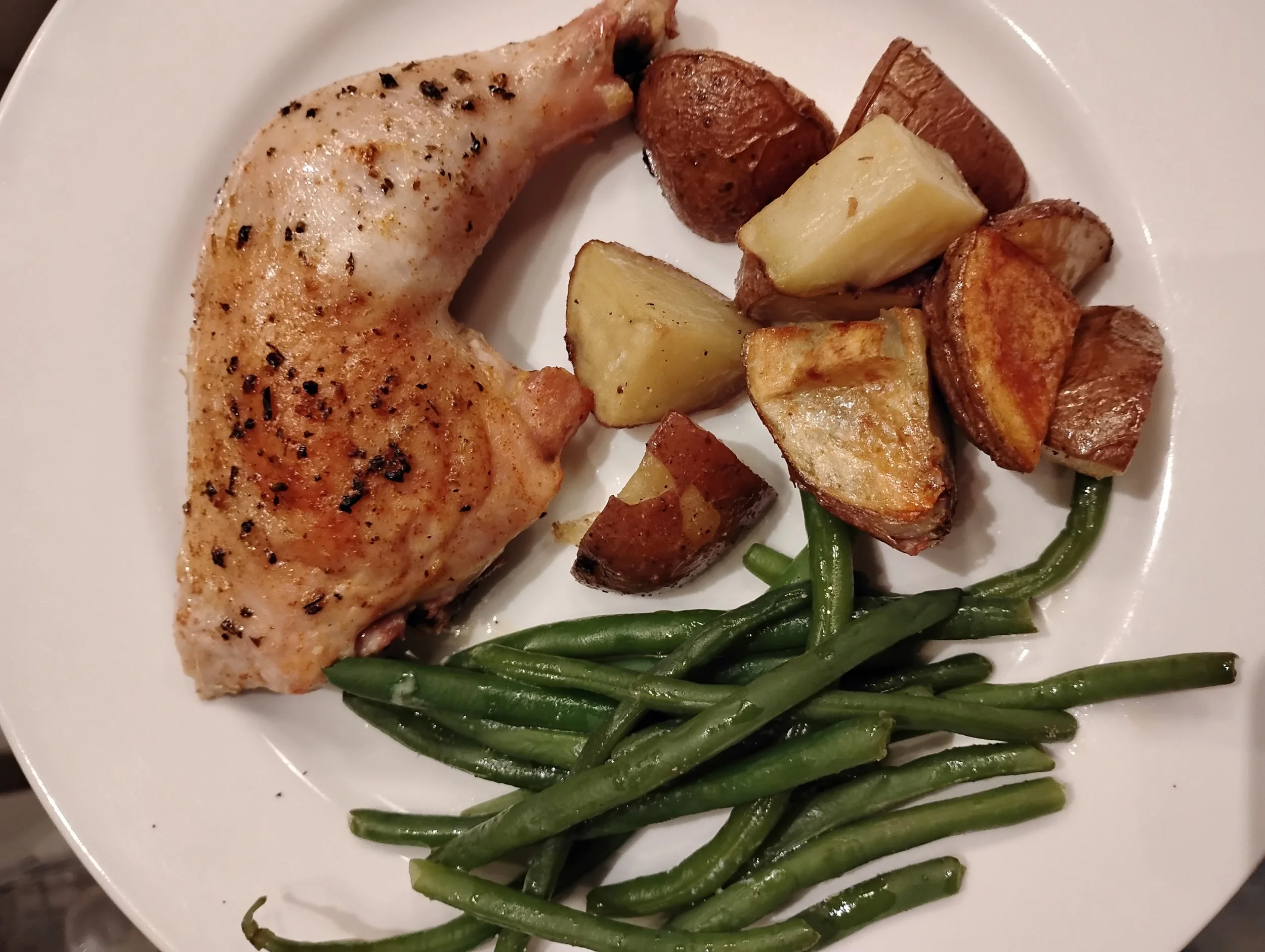 Roasted chicken, roasted potatoes and green beans