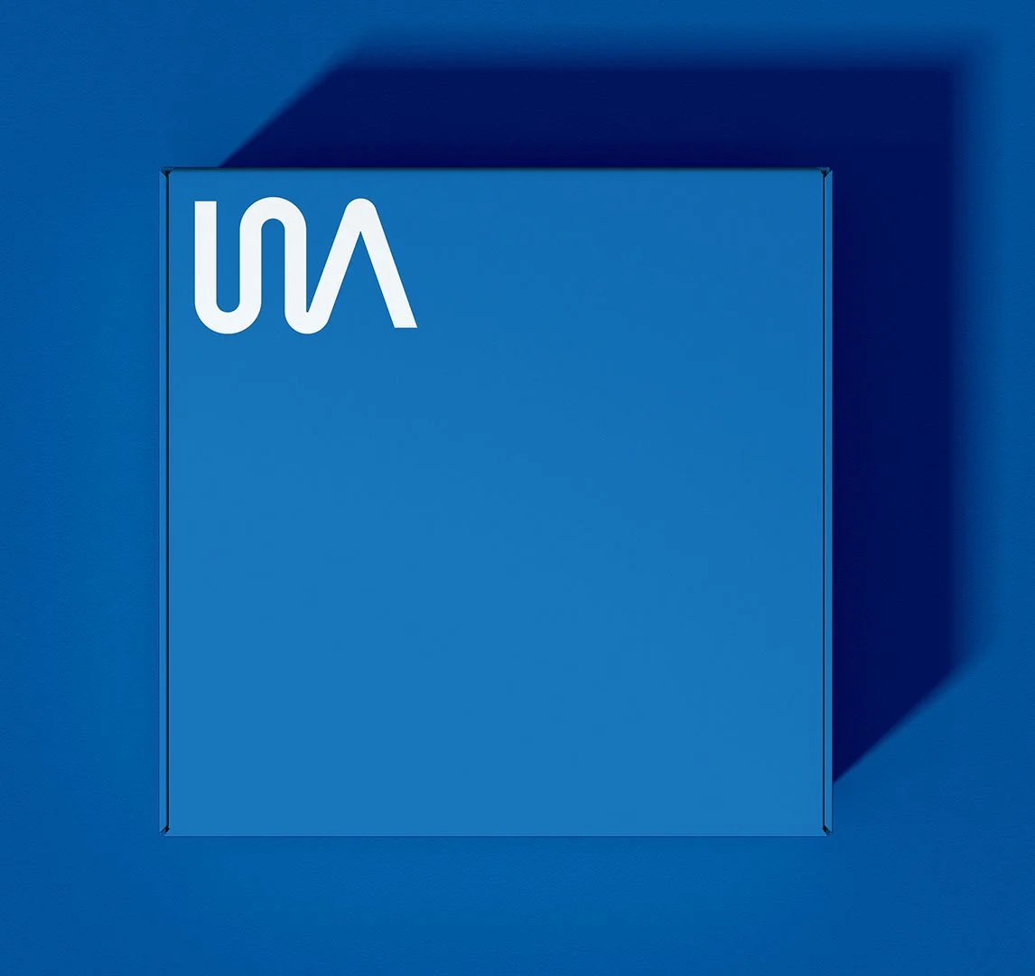 WALAIR Brand Design - Blaues Poster mit weißem Logo der Walair, ein schwarzer Schatten auf blauer Wand