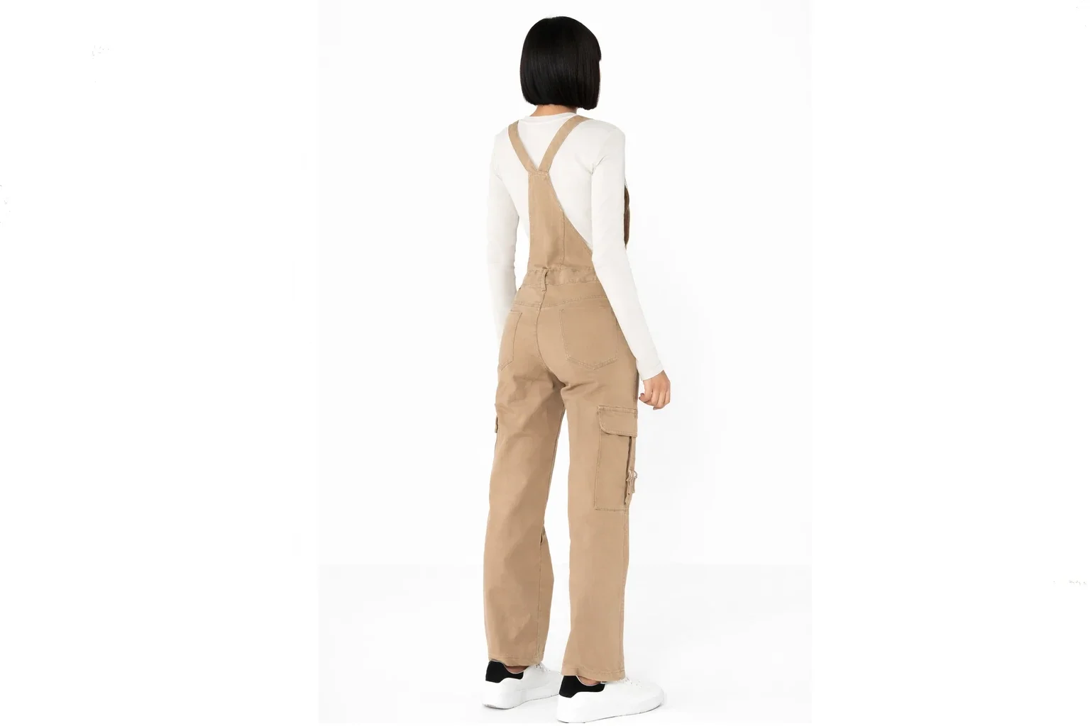 salopette moderne et tendance pour femme.webp