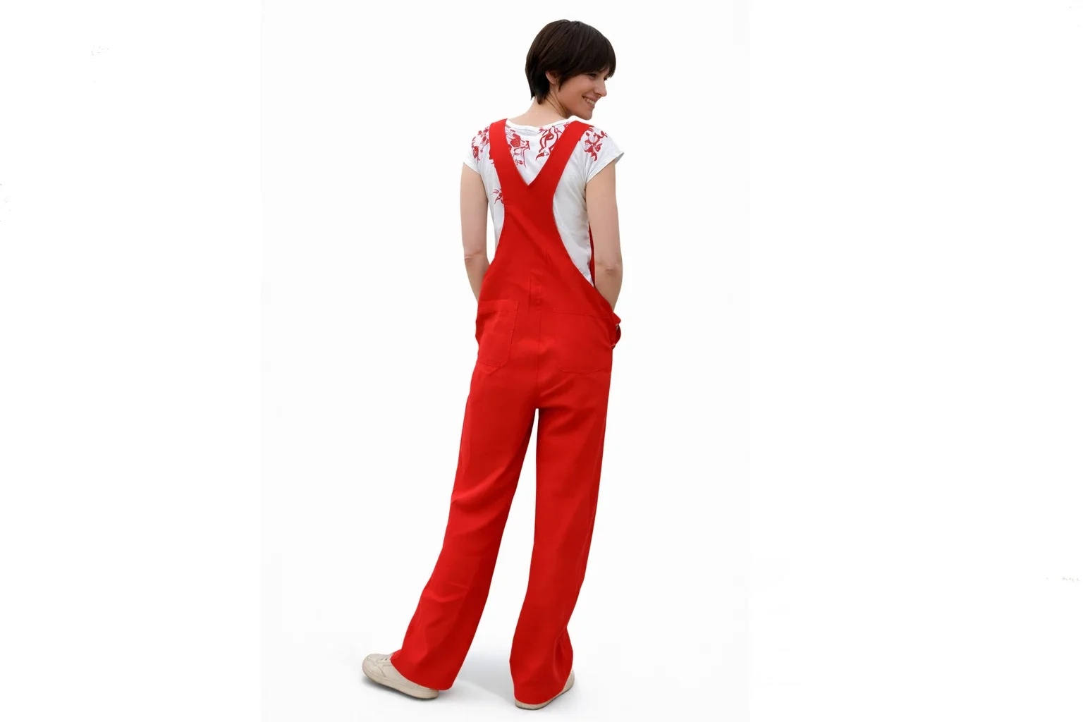 magnifique salopette en lin coupe ample rouge cerise.webp