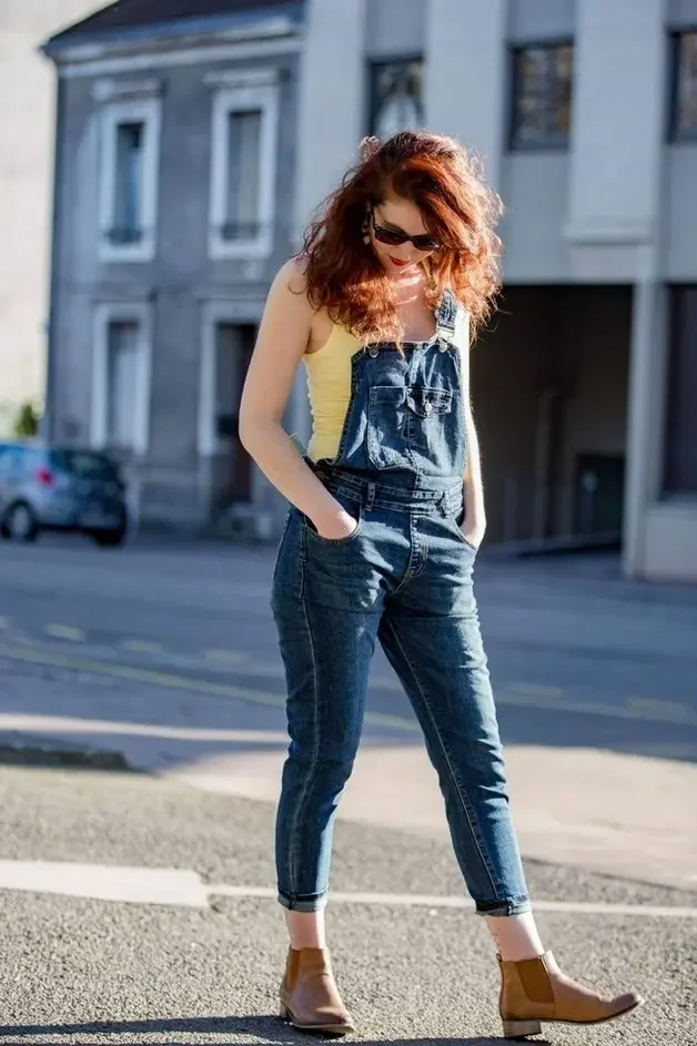 Salopette tendance pour femme, look urbain et moderne