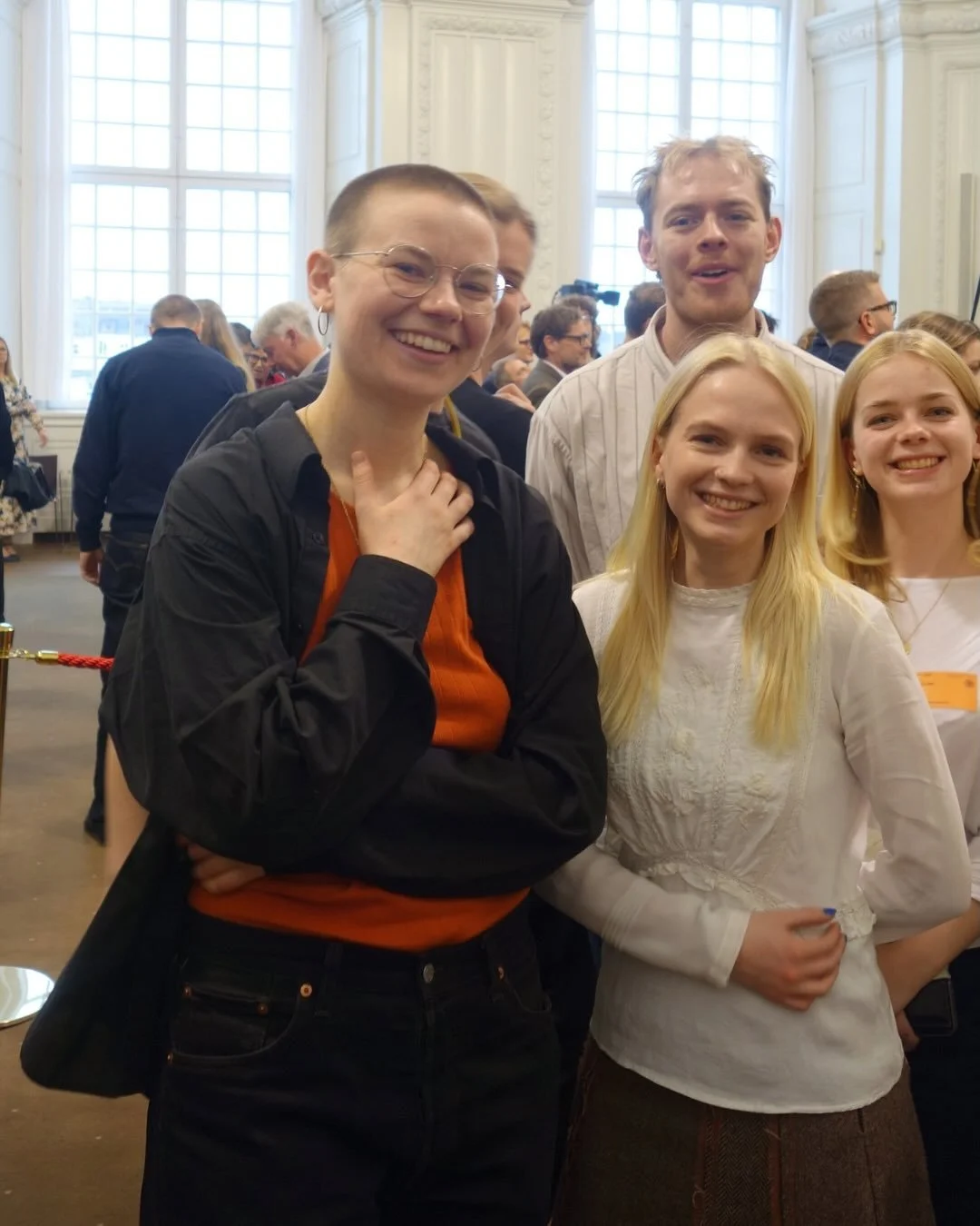 Okay! I tirsdags blev valget godkendt, og som f&oslash;rstegangsfolkevalgte underskrev @elisesydendal og @annabjerre_ grundloven i samme omb&aelig;ring. Vilde tider alts&aring;. I dag er @pil_christensen fulgt lige i h&aelig;lene, og nu har vi hele f