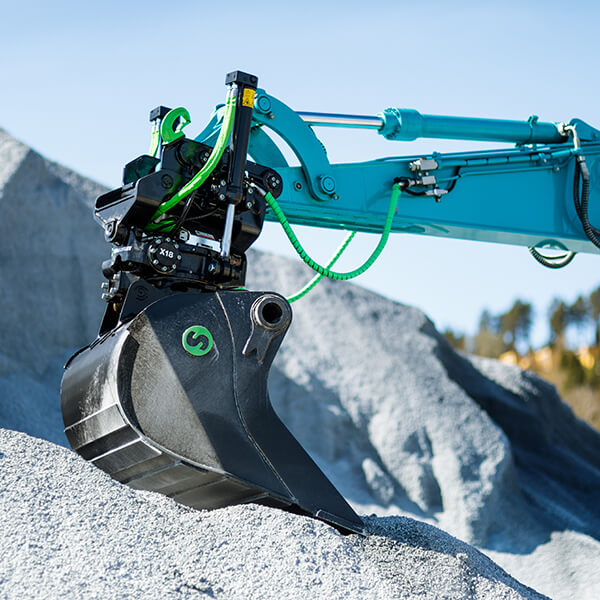 Tiltrotatorer fra Steelwrist, Engcon, Rototilt og SMP for effektive gravemaskiner