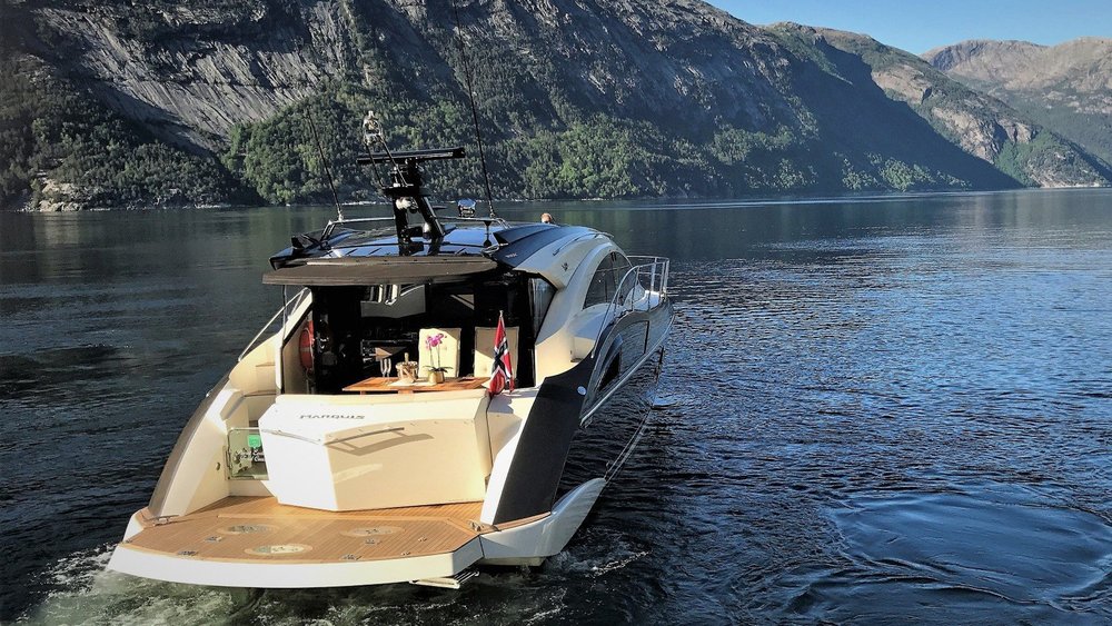 Marquis 420 stern