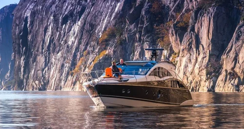 Marquis 420 yacht
