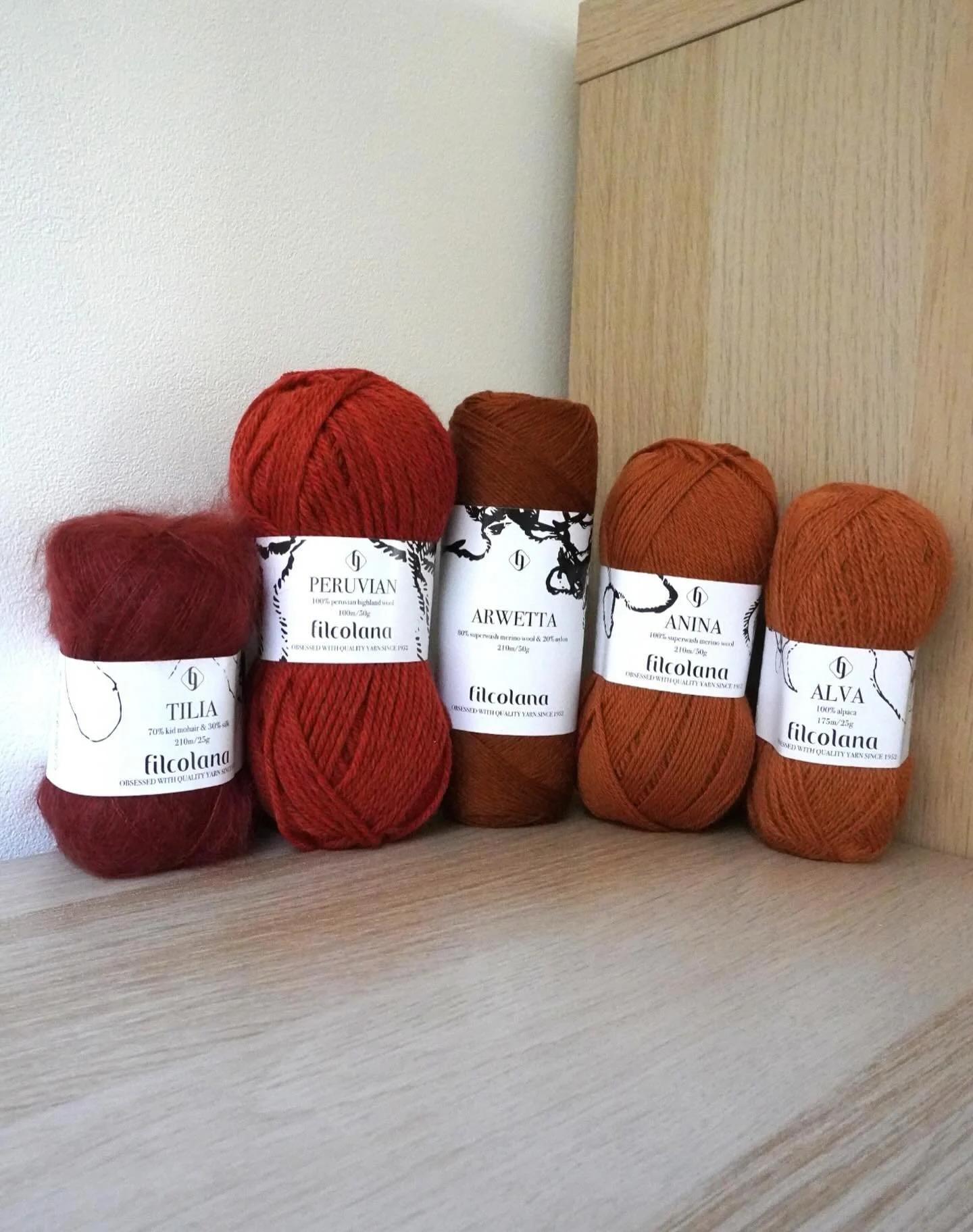 Les fils @filcolana seront pr&eacute;sents en boutique ! Vous pourrez retrouver les gammes Arwetta, Tilia, Alva, Peruvian, Anina et Merci dans une large palette de couleurs 😊🧶

#desmaillesetdescouleurs