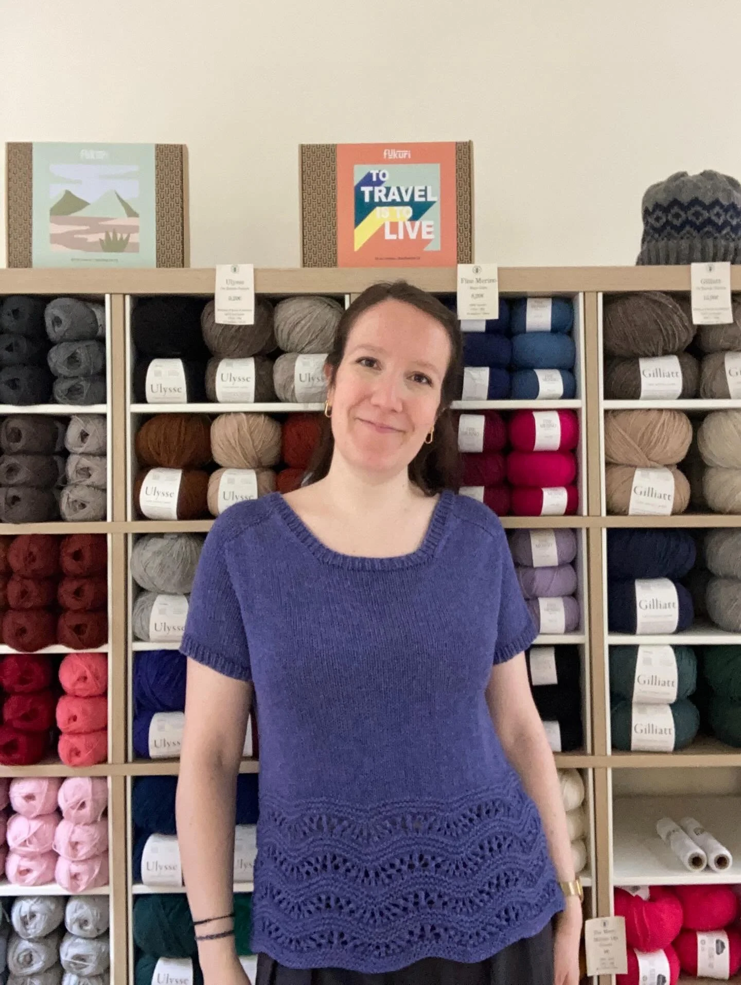 Cloudbreak tee de @wool.and.pine.designs en Merci de @filcolana ! Je l&rsquo;ai tricot&eacute; en double avec des aiguilles 4,5mm. Il est plus long que ce qui est recommand&eacute; dans le patron, j&rsquo;ai utilis&eacute; 7 pelotes ! J&rsquo;aime be