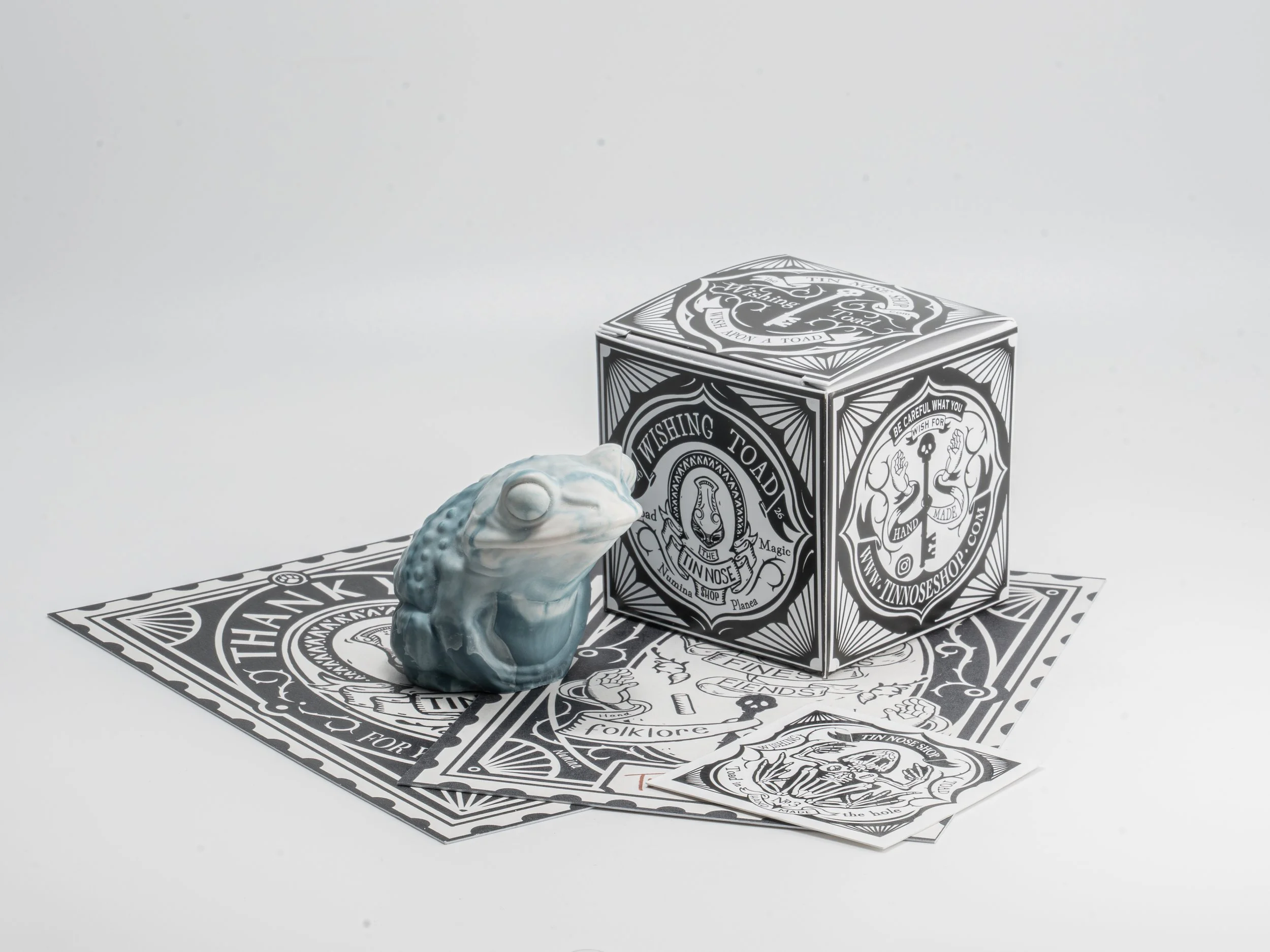 Toad blue white d8-6.jpg