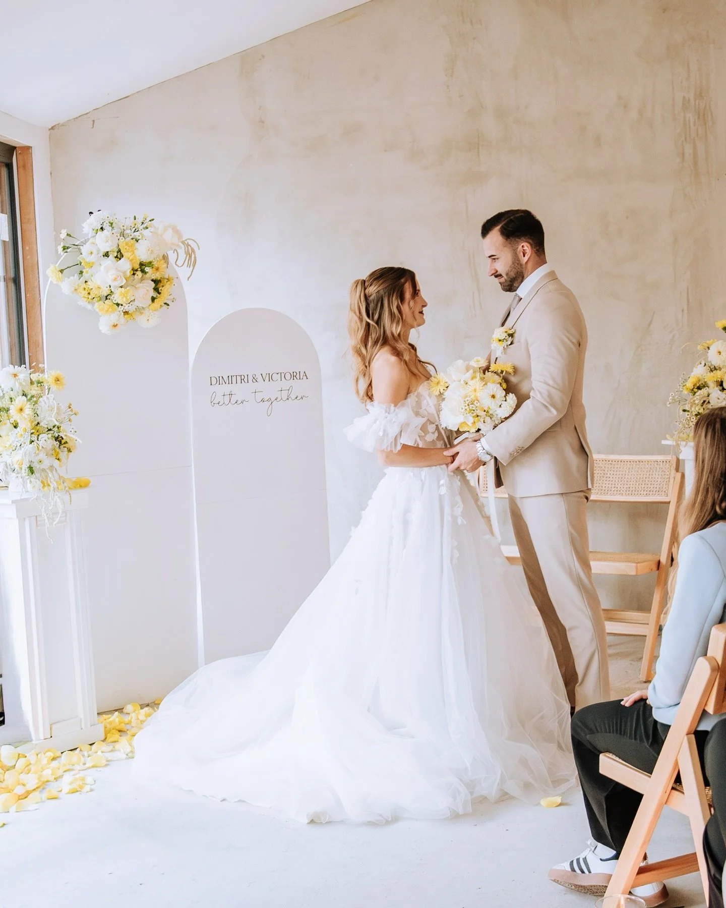 &bdquo;Wir sind eigentlich nicht so die Posen-Typen.&ldquo; 

Erkennt ihr euch darin wieder? 

Meine Antwort: 

M&uuml;sst ihr auch nicht sein. N&auml;he ist nichts, was man spielt. Man l&auml;sst sie zu &ndash; oder eben nicht. 

Ich liebe Editorial