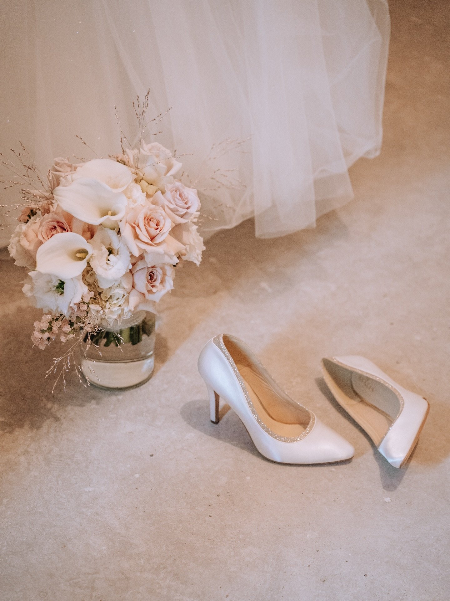 it&rsquo;s all about the details ✨

#weddingdecor #weddingdesign #hochzeitsdeko #floralinspiration #styledshoot 

Floristik: @lillysloopdesign
Dekoration: @crejativ_dekoverleih
Papeterie: @am_designwerk @js.papeterie 
Konditorei: @konditorei_carlotta