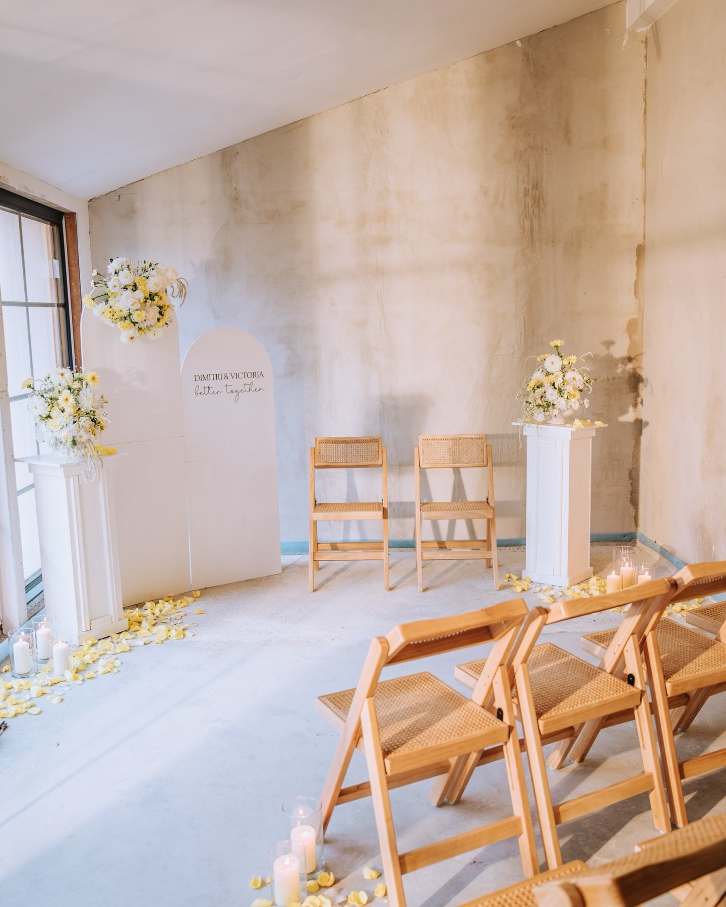 Es gibt Deko - und dann gibt es DIESE Deko. ✨

#weddingdecor #weddingdesign #hochzeitsdeko #floralinspiration #styledshoot #modernweddingdecor 
#hochzeit #weddingvibes #weddingdayfeels #modernwedding #hochzeitsinspiration #weddingdetails #hochzeitsid