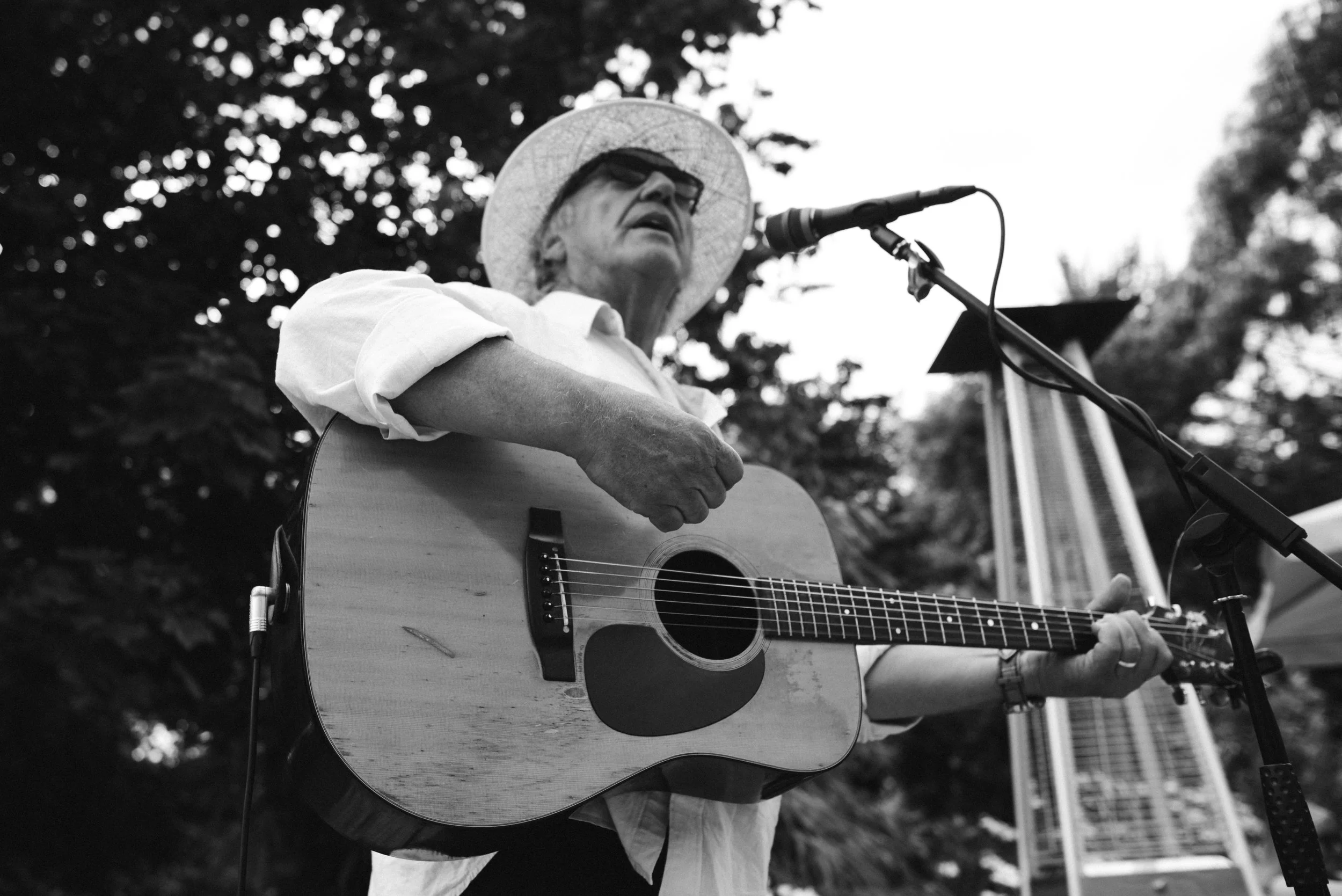 Guitarist musician at wedding in Cornwall by wedding photographer Mark Shaw Photography