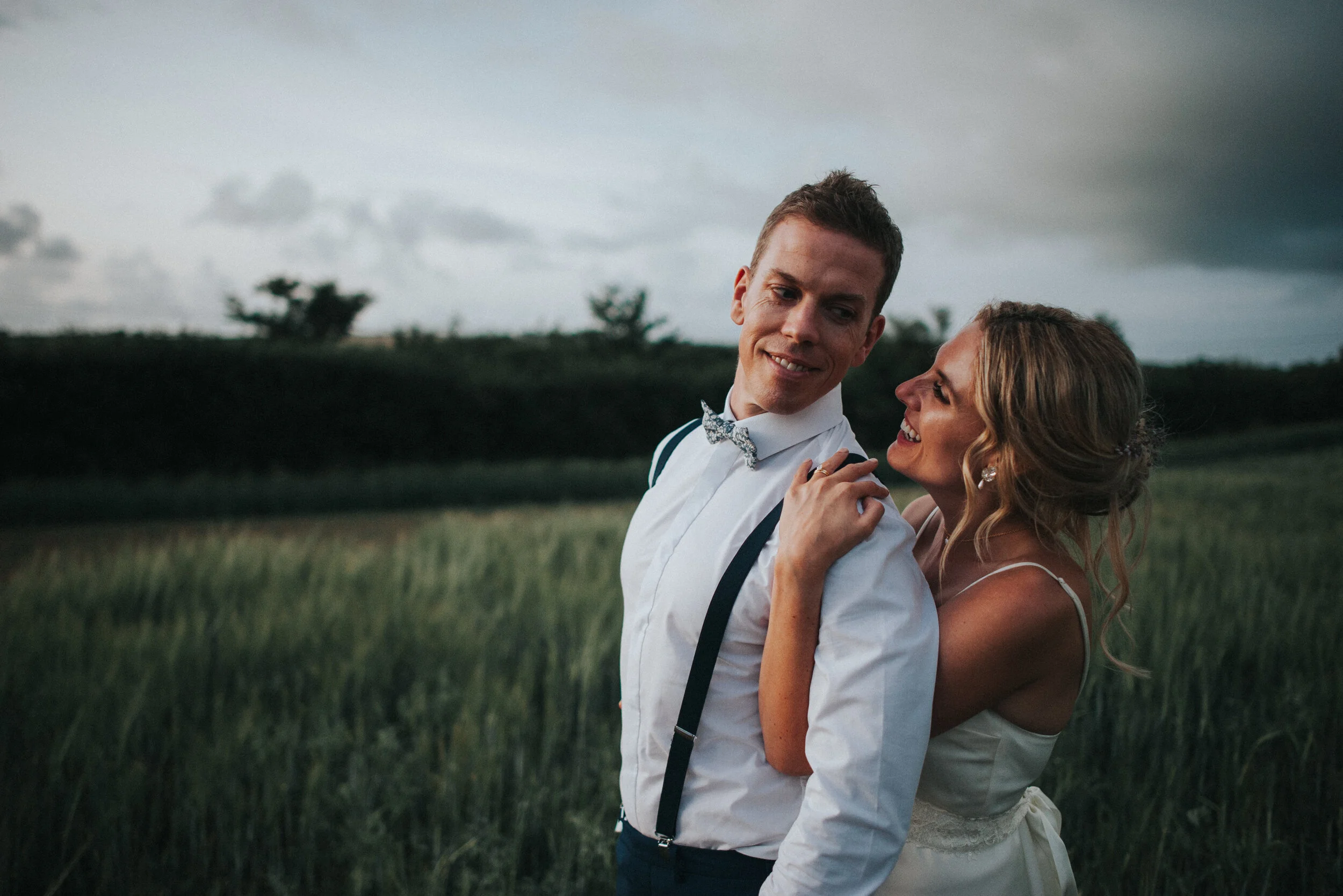 Bride and groom in fields at Launcells Barton in Bude, captured by Cornwall wedding photographer Mark Shaw Photography
