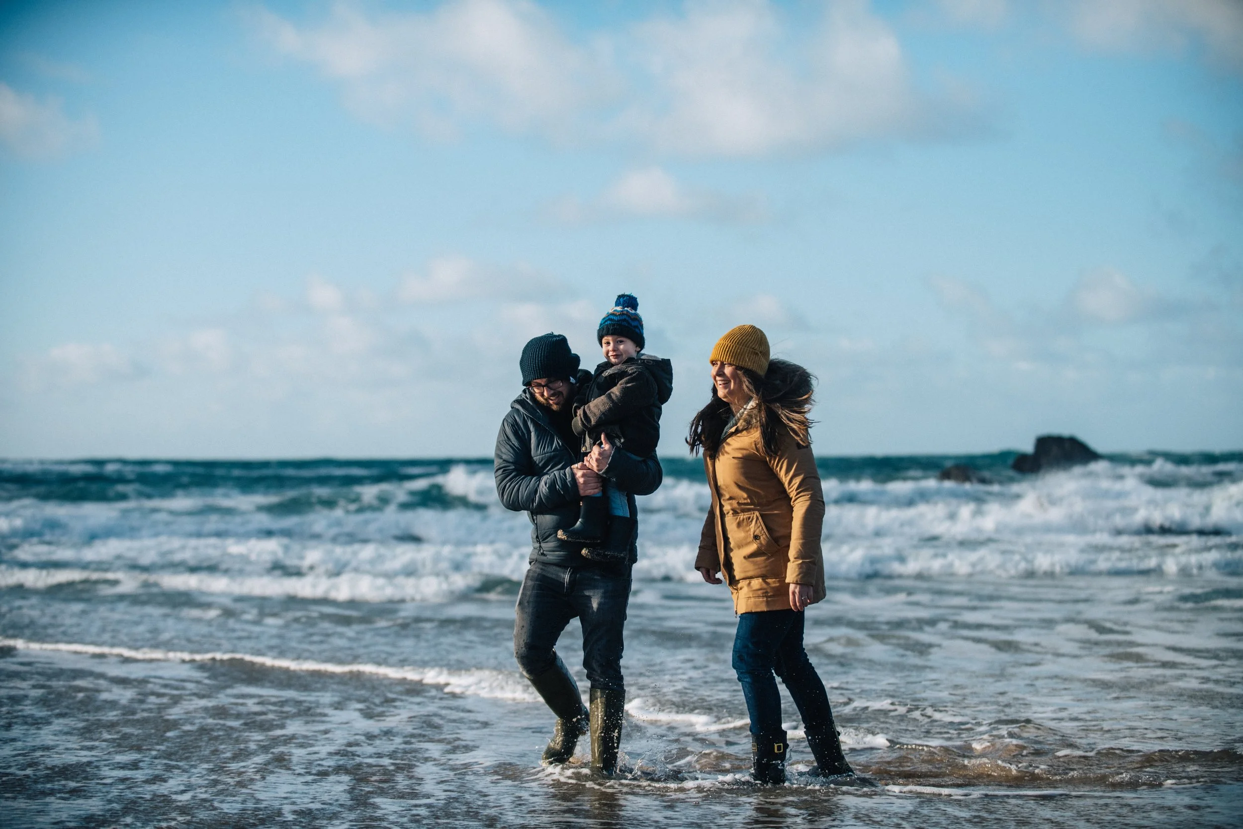 Cornwall family photographer session on beach with Mark Shaw photography 