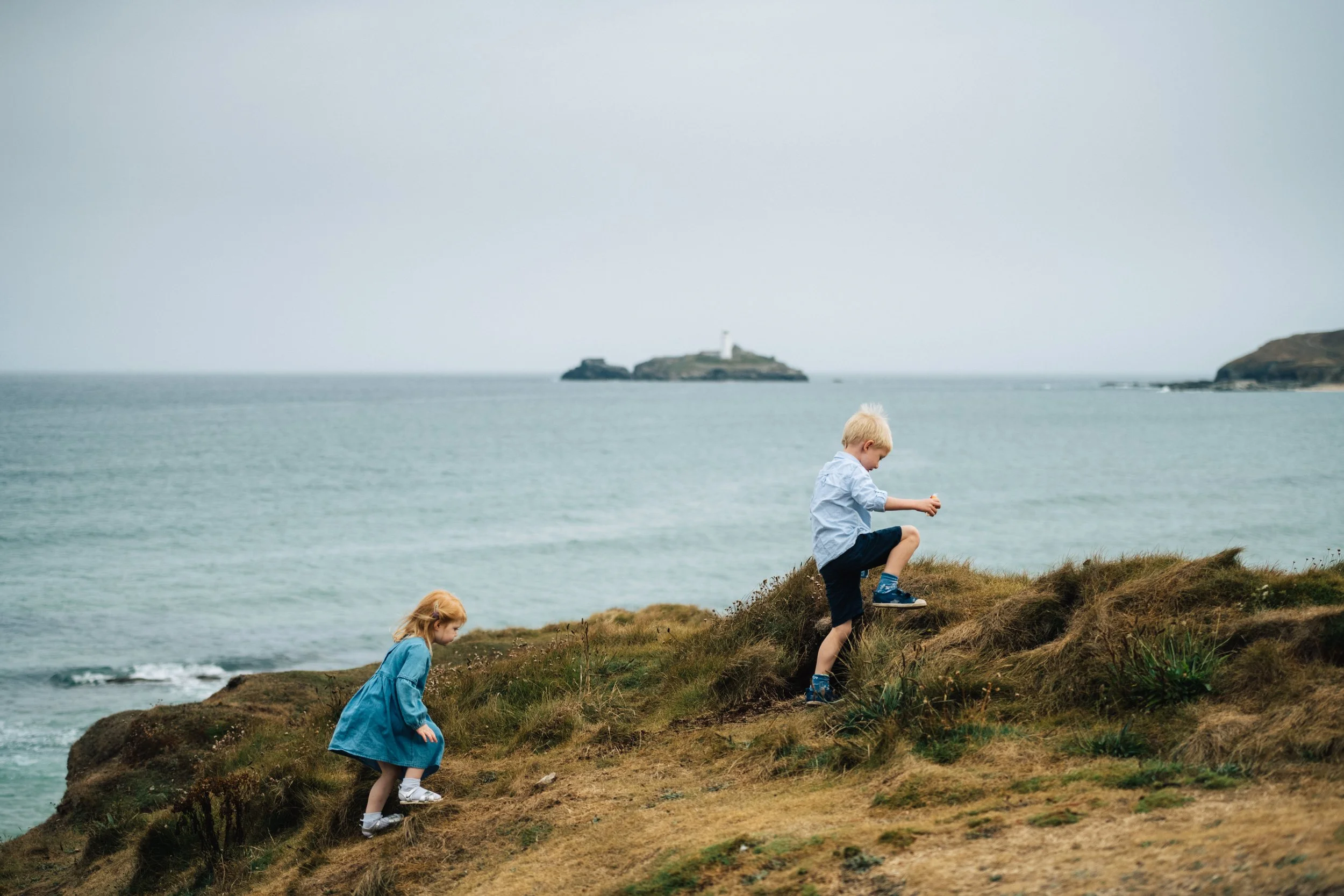 Cornwall family photographer session on beach with Mark Shaw photography 