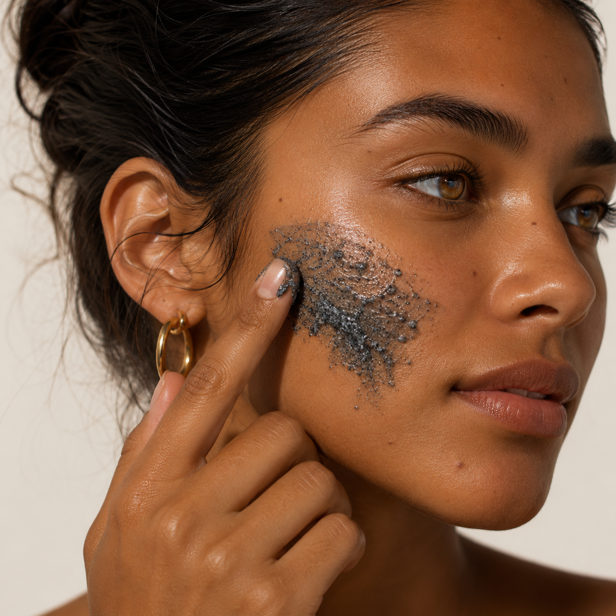 coastline-clear-black-sand-exfoliant-texture-model.png