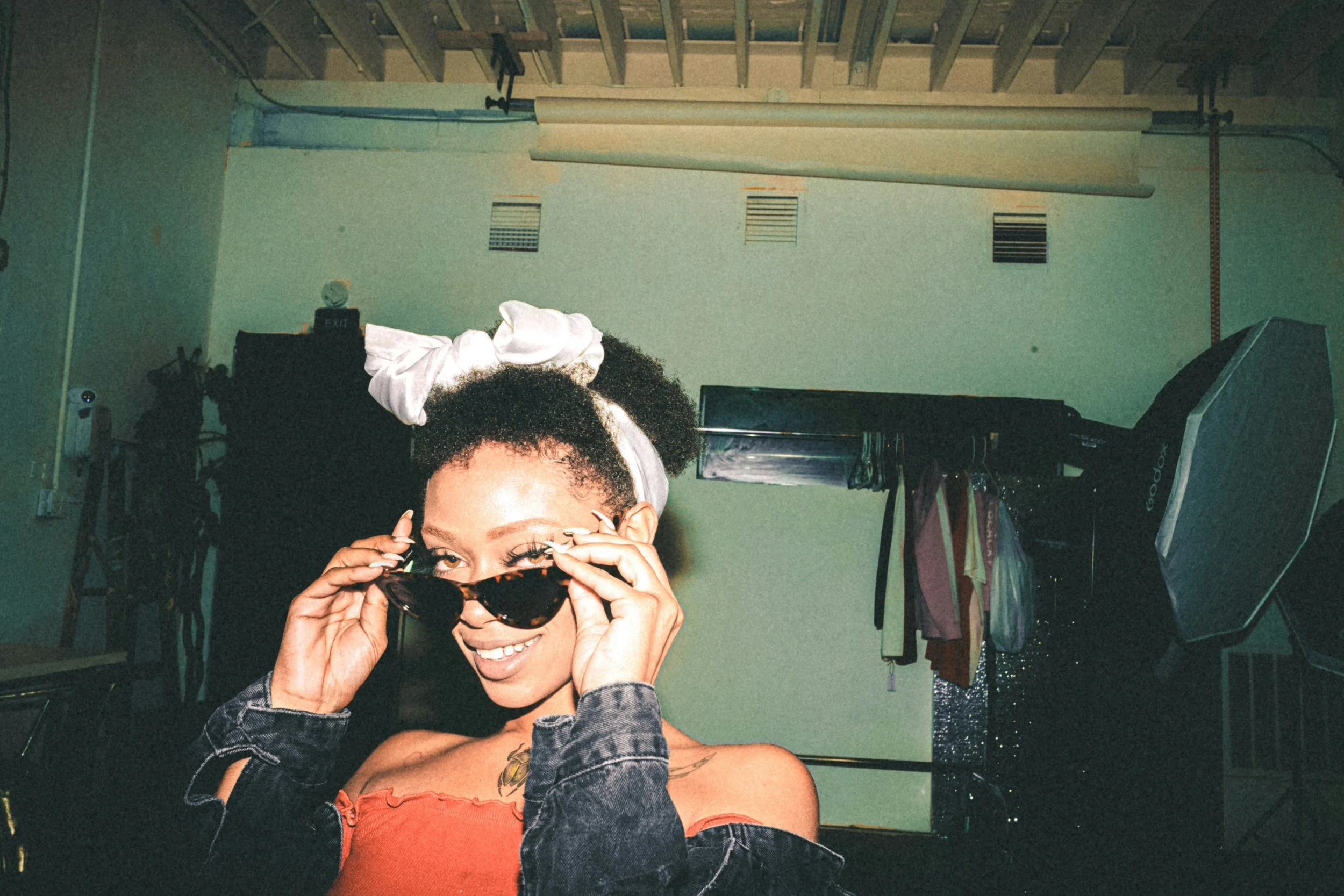 femme lunettes soleil