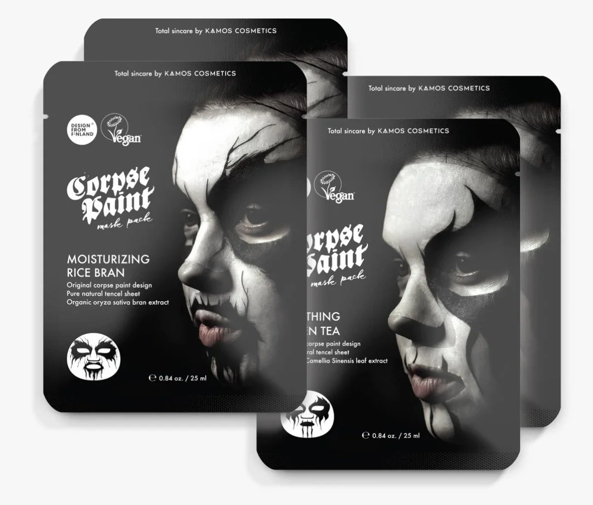 Aki Suomela valokuvaus portfolio. Kaksi kosmetiikkatuotepakkausta, joissa on tummasävyinen naamataidekuva ja tekstit.