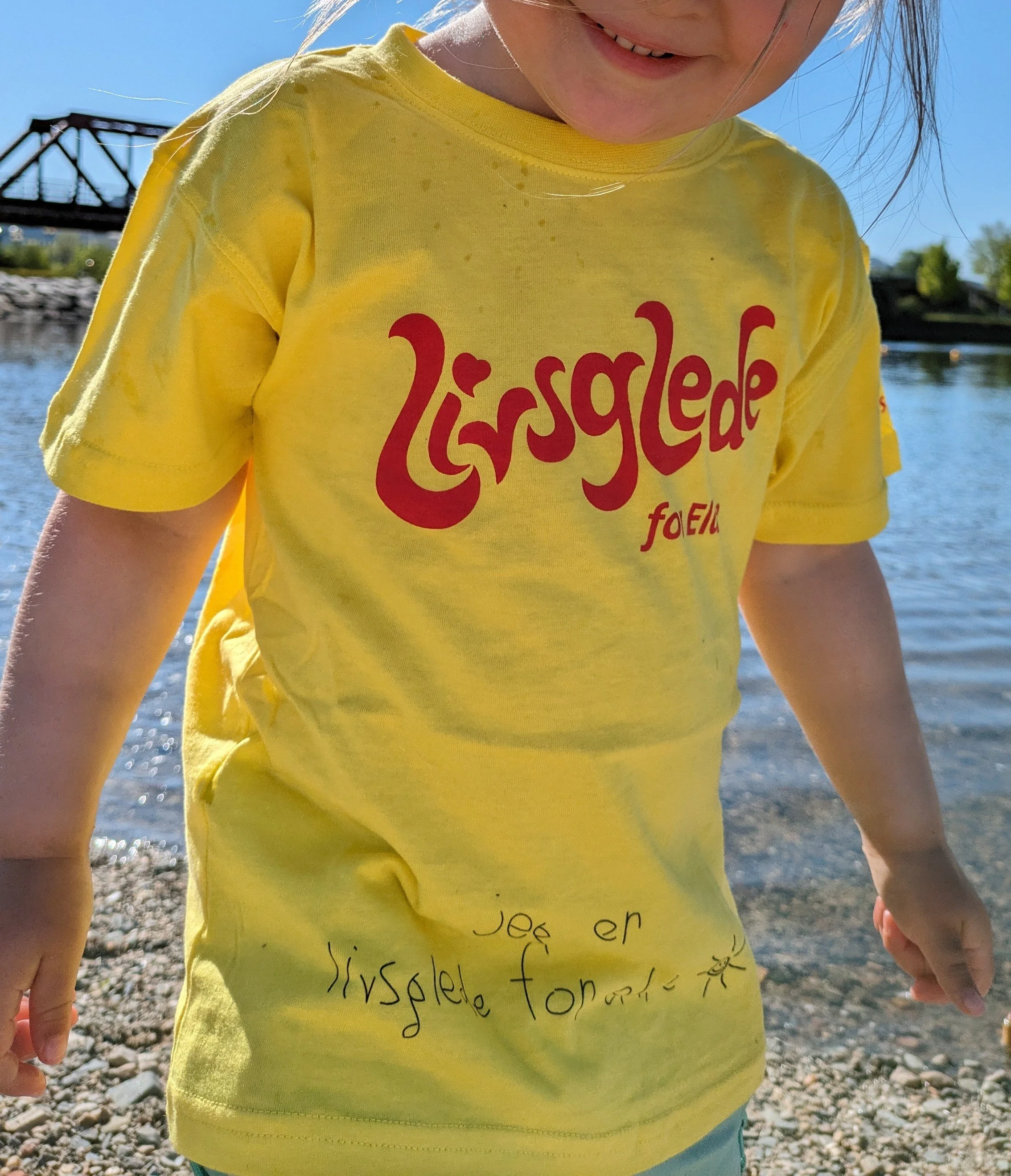 Vi er en Livsglede-barnehage som besøker de edre. 