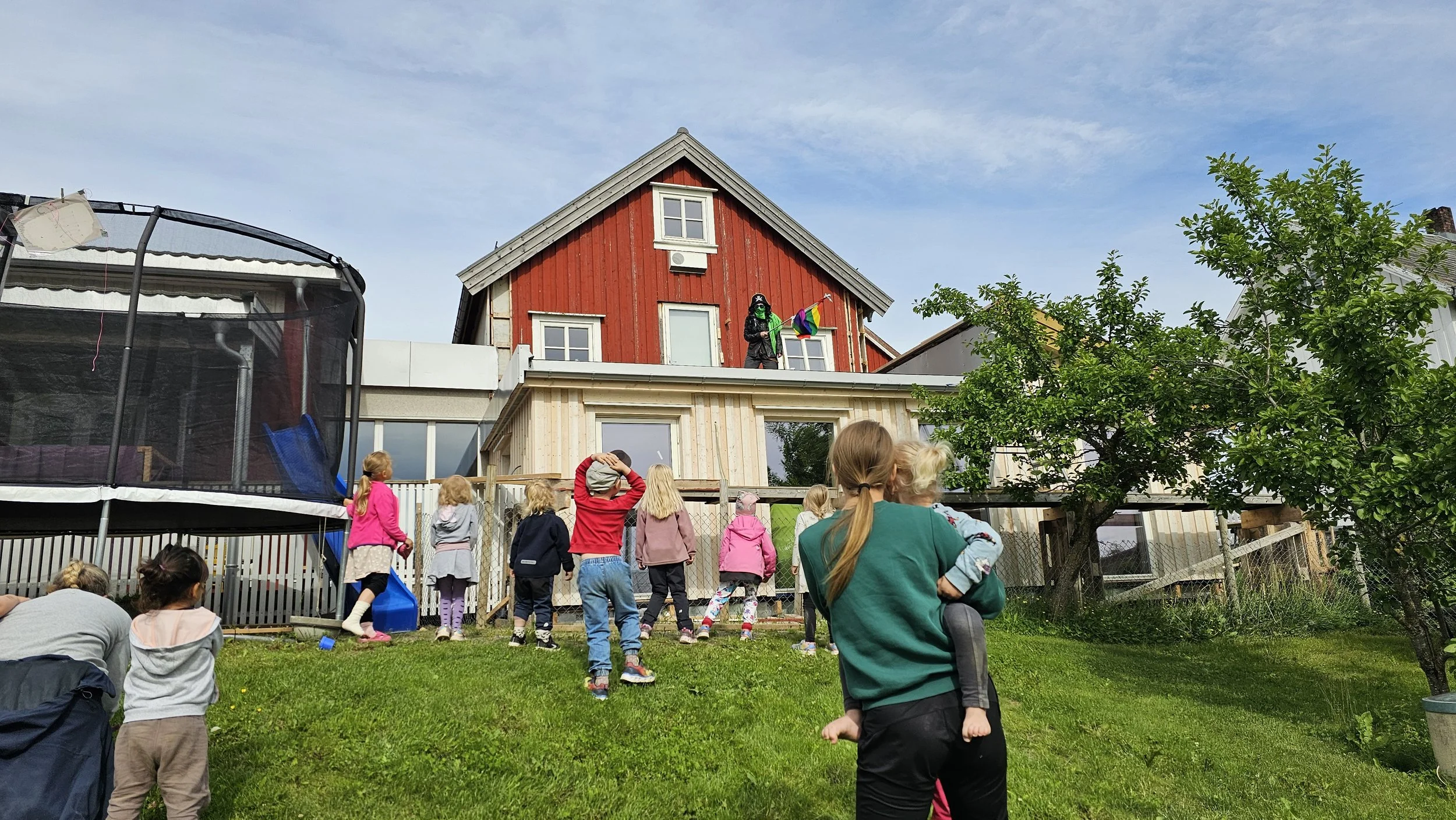 Kråketå danser på taket!