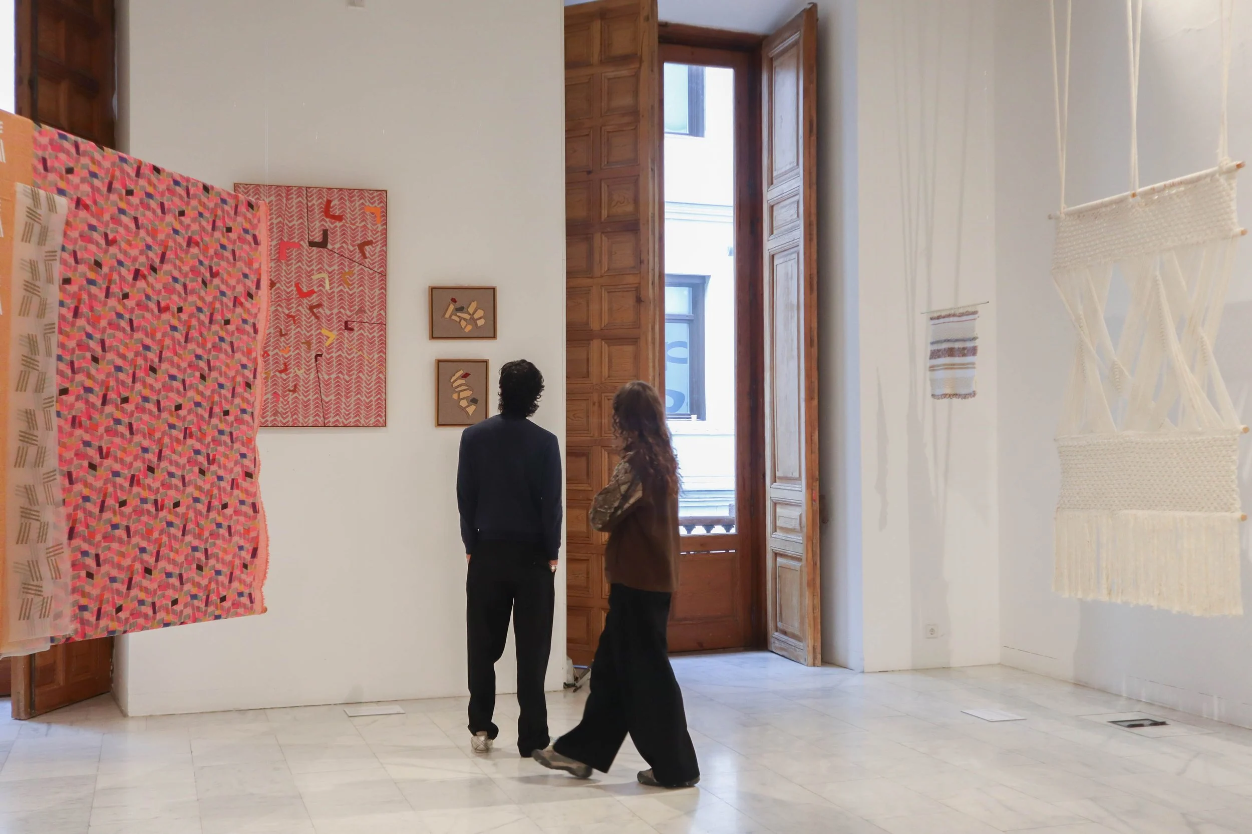 Colgaduras, Estructura y Gesto