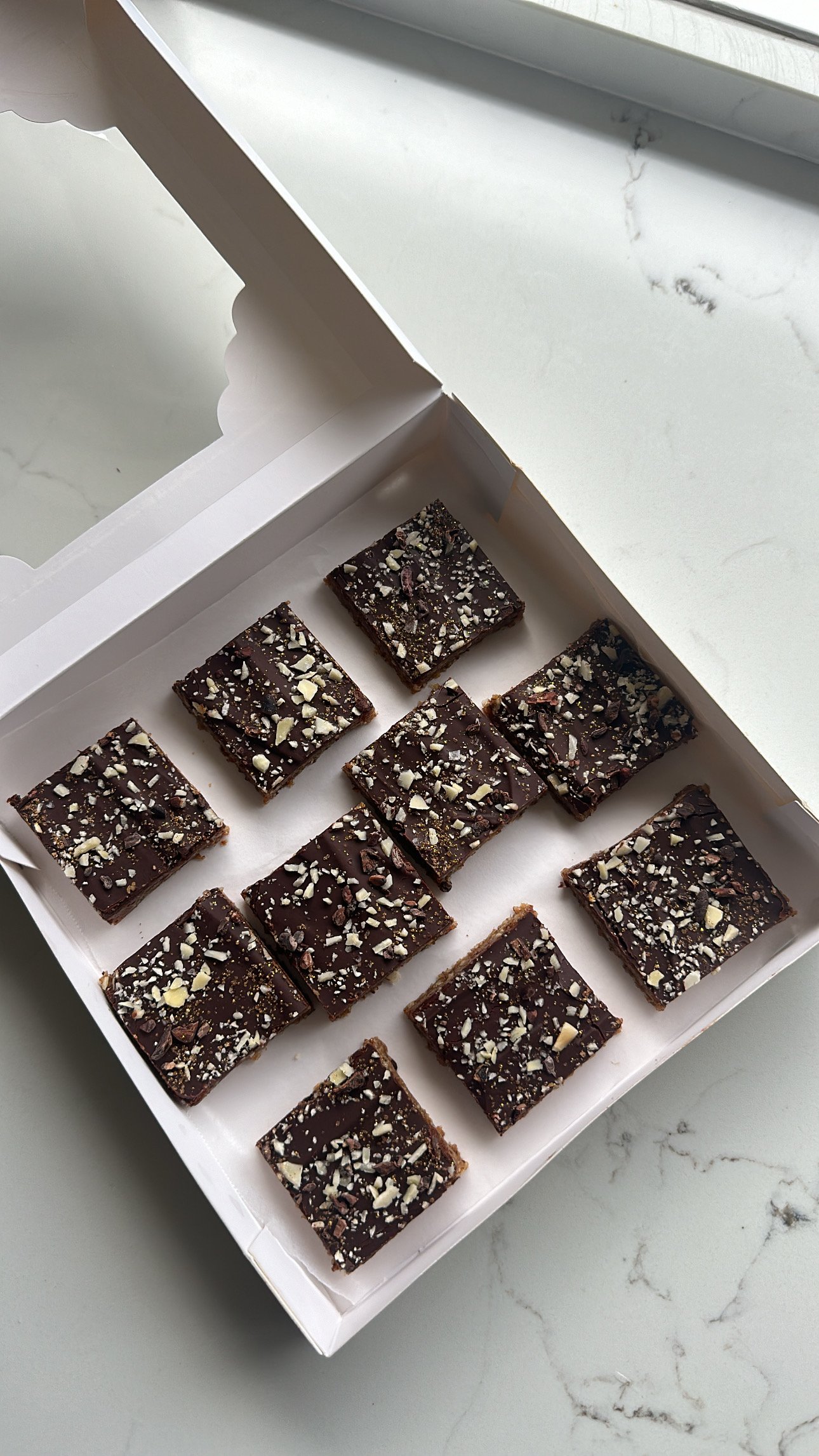 Date, Almond & Cacao Slices