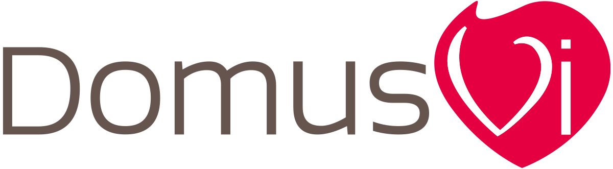Logo avec le mot 'Domus' en gris à côté d'un cœur stylisé rouge et blanc