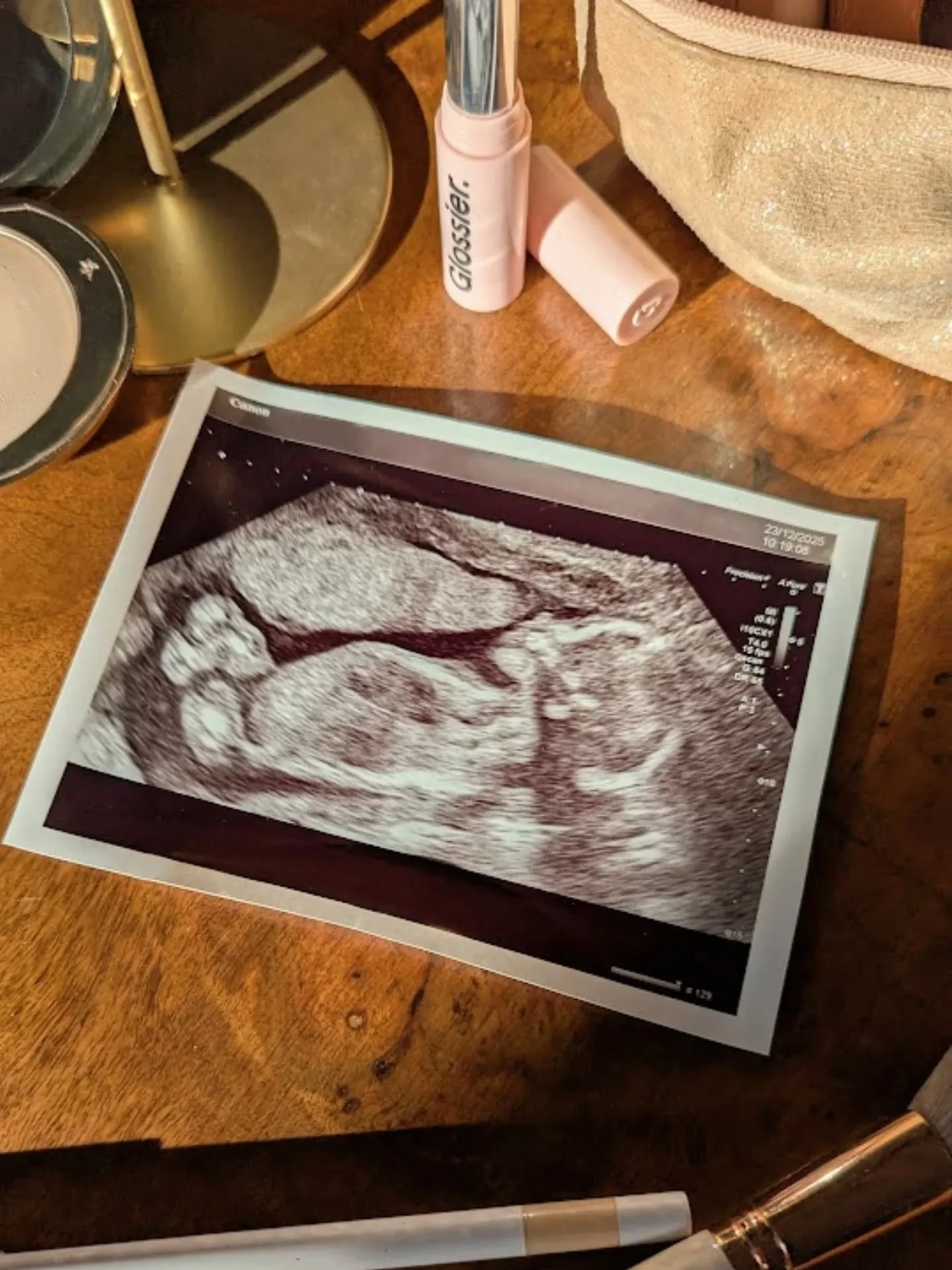 A new little Looking Glass Girl arriving spring 2026 🌸🩷✨

... I mean, what a way to end a rollercoaster of a year. We are all so excited to meet this little one 🥰

Next summer will obviously look a little different for us while Emi is on maternity