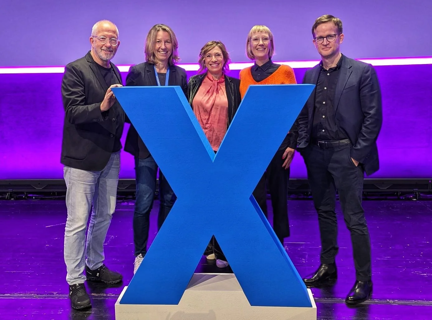 Gruppenfoto von Teilnehmenden bei einer Konferenz oder Veranstaltung im Kontext von Power to the Patients, Innovation und gesellschaftlichem Austausch.
