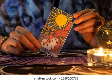 Leitura de Tarot Intuitivo através de 3 perguntas específicas