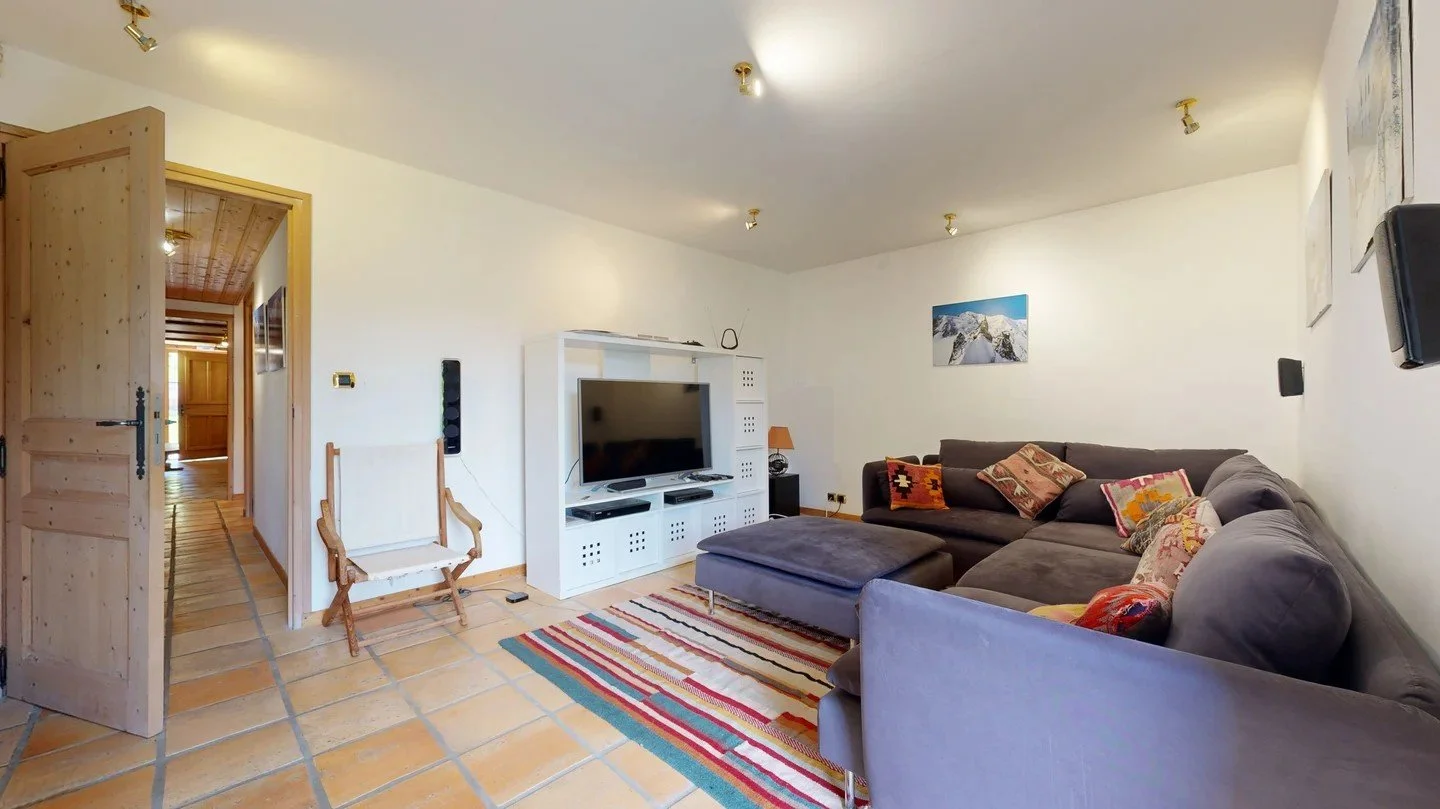 Large sitting room at Chalet Gueret, Alpine chalet sleeping 14 near Morzine