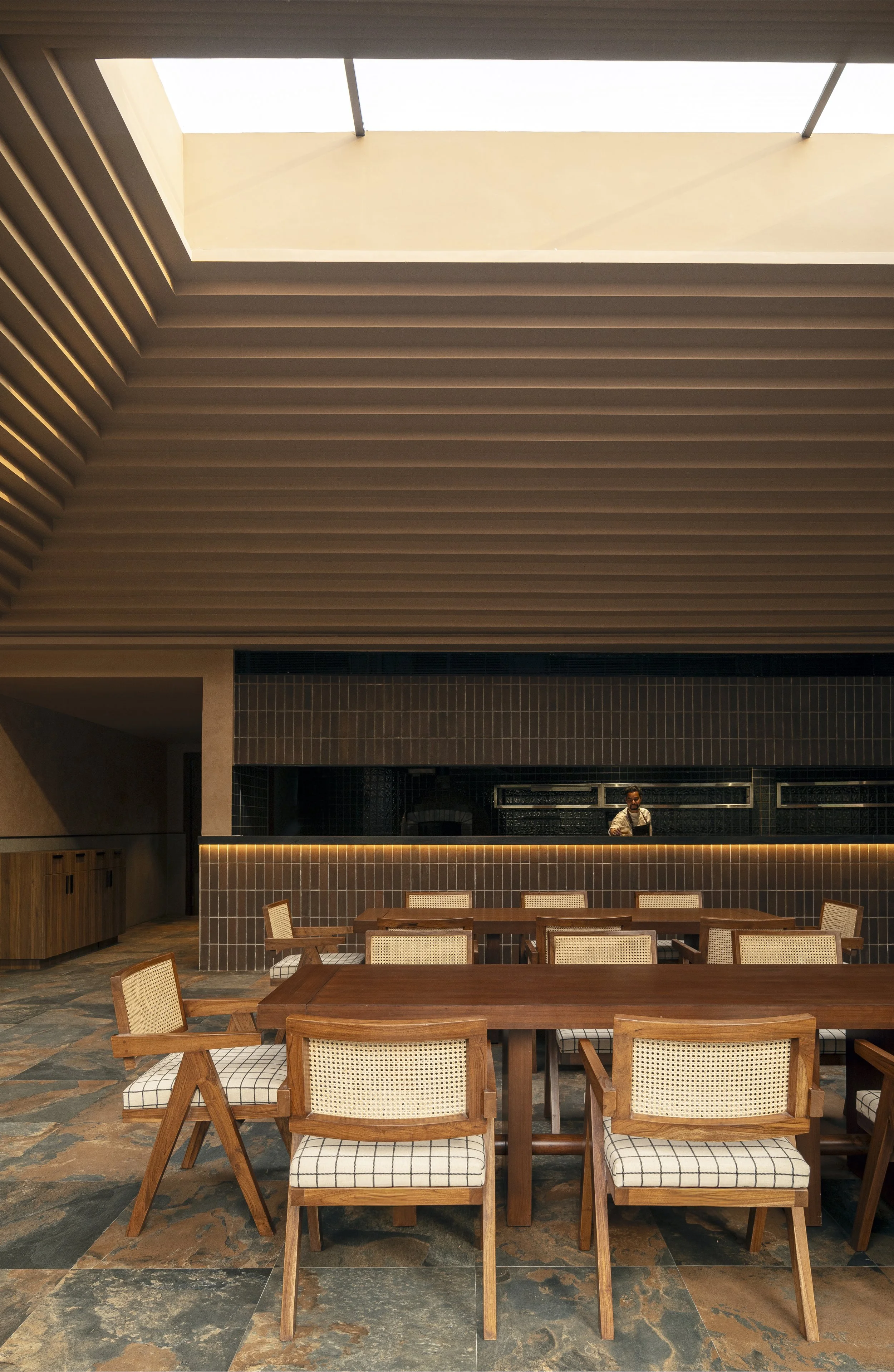 11_RIGHT VOLUME LOOKING AT THE LIVE KITCHEN.jpg