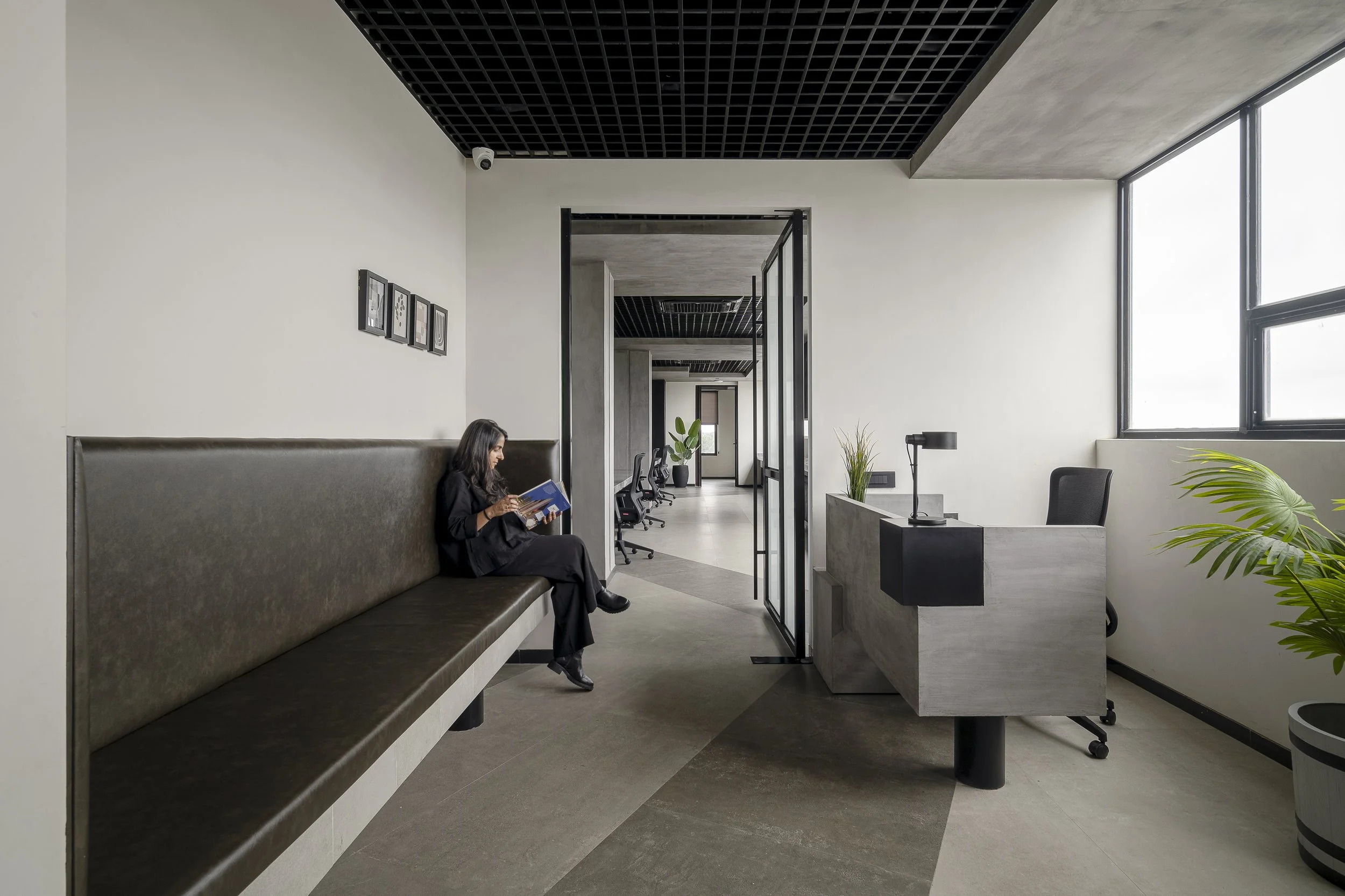 01_FIRST FLOOR RECEPTION AREA.jpg