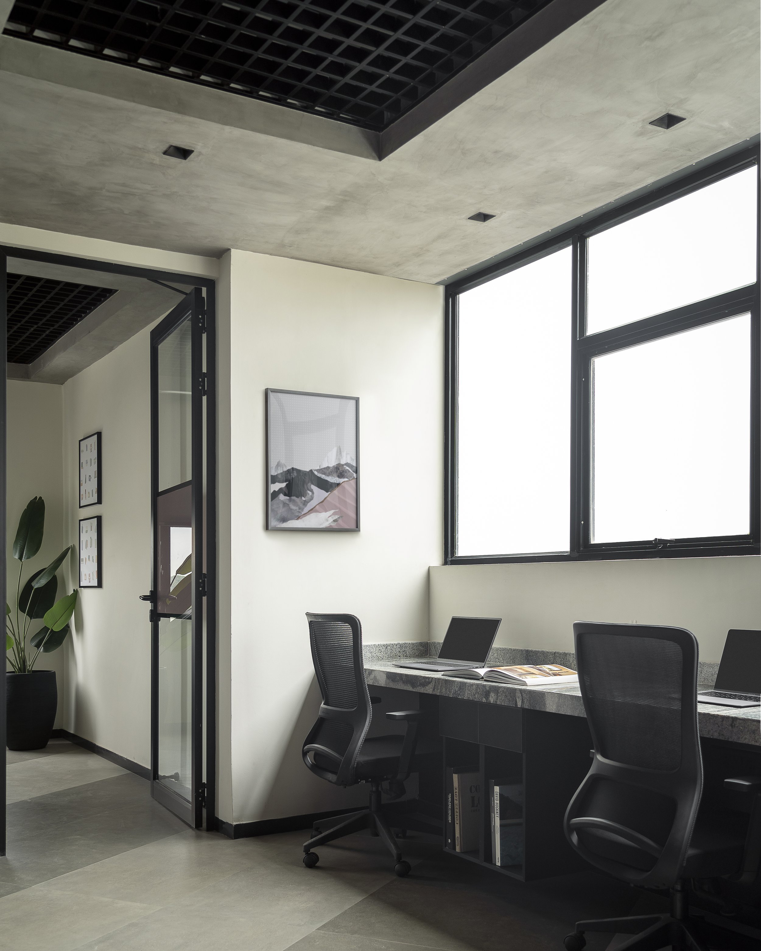 36_FIRST FLOOR WORKSTATIONS NEXT TO THE MEETING ROOM.jpg