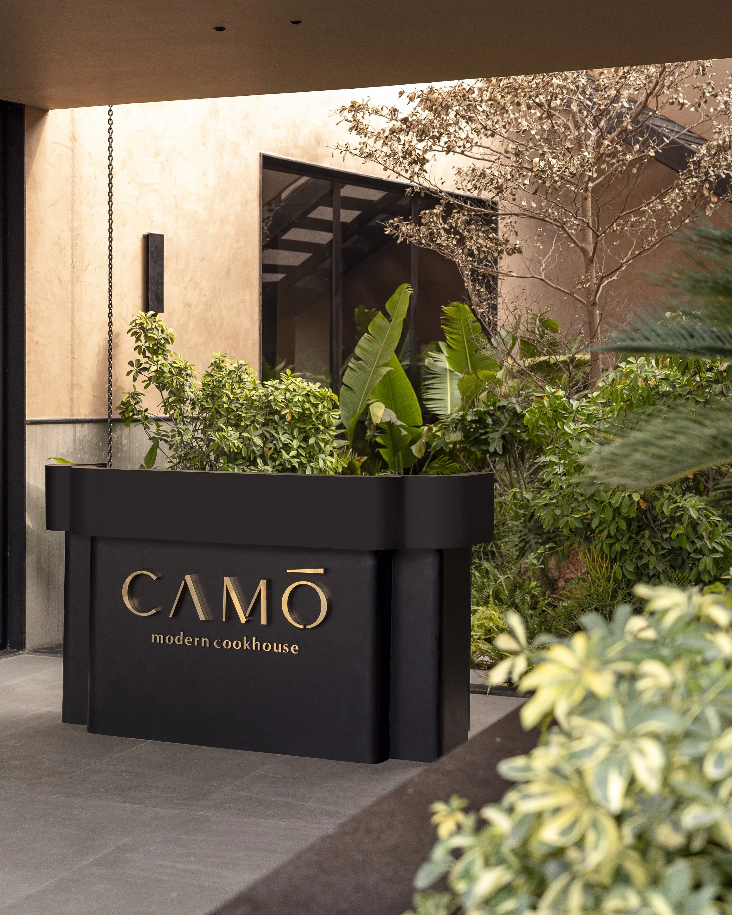 06_STAIRCASE COURTYARD WITH RECEPTION DESK.jpg