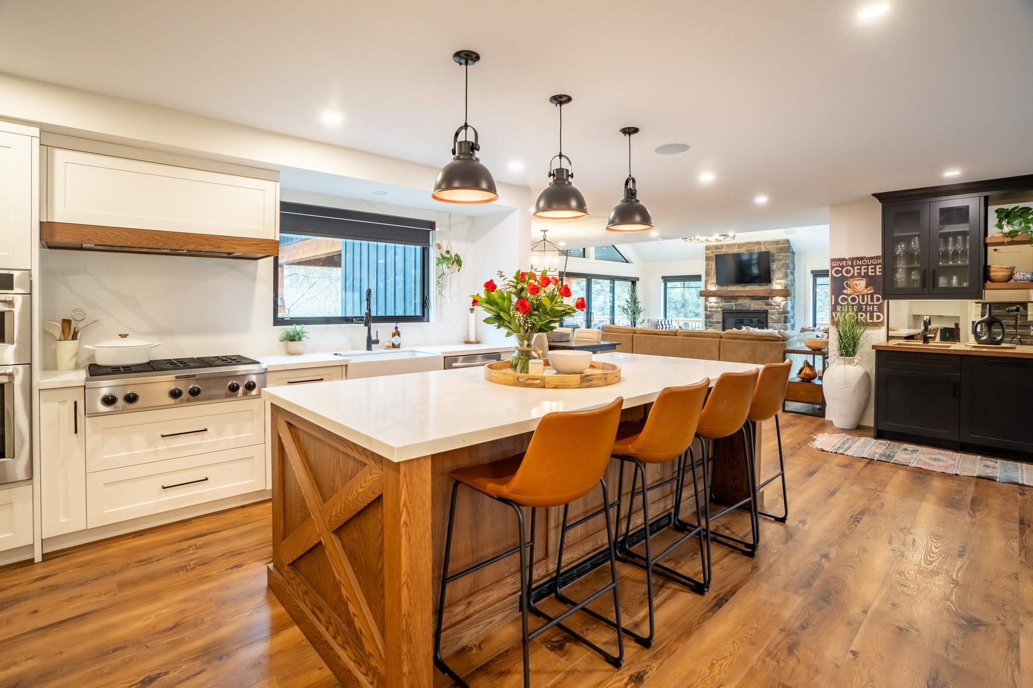 From morning coffee to late-night conversations&mdash;this kitchen was built for it all.

Custom design. Quality craftsmanship. Timeless finishes.

Are you ready to create a space that feels like home?

Our in-house design-build process is second to 