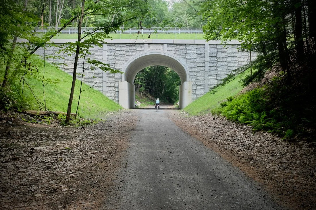 The new bridge over the trail..."Arc d'Woodsville"?