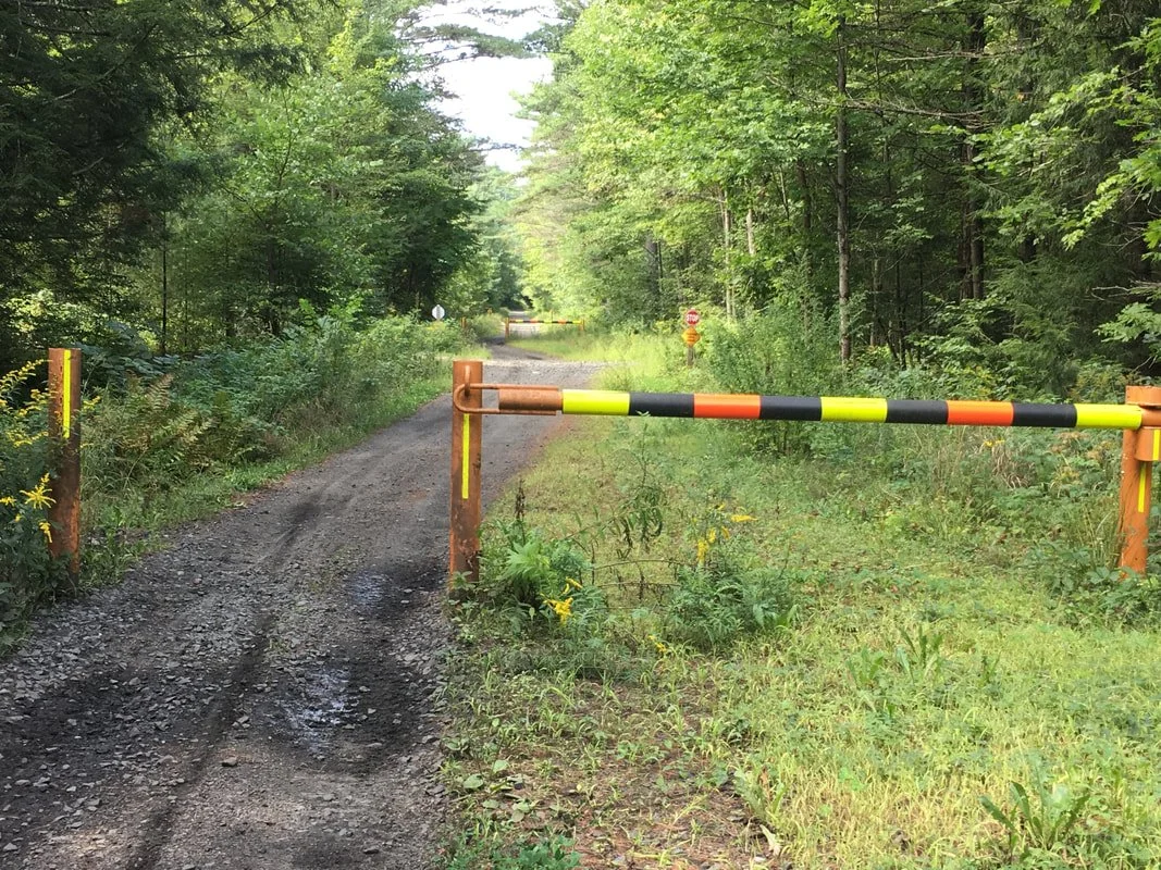 Between these 2 gates is a right turn where you access River Road, heading from Littleton towards Lisbon.