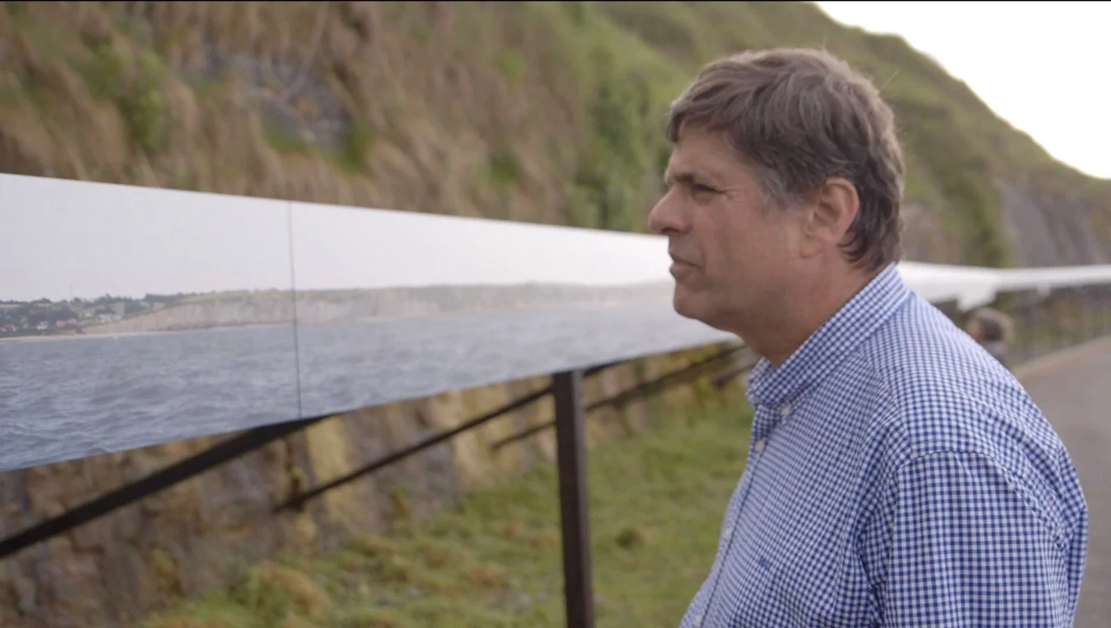 In 2013, Belgian photographer JO STRUYVEN came up with the idea of capturing the 90 km-long coastline of the D-Day landing beaches in a single image. His aim was to create one long frieze, or 90 km of coastline, in an unbroken 90 metre-long photo.