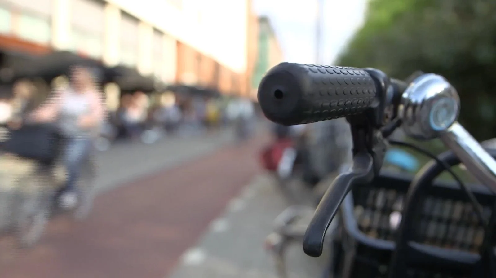 A very interesting report by Neave Barker with some intriguing interviews, but a challenging shoot. How to film death ?