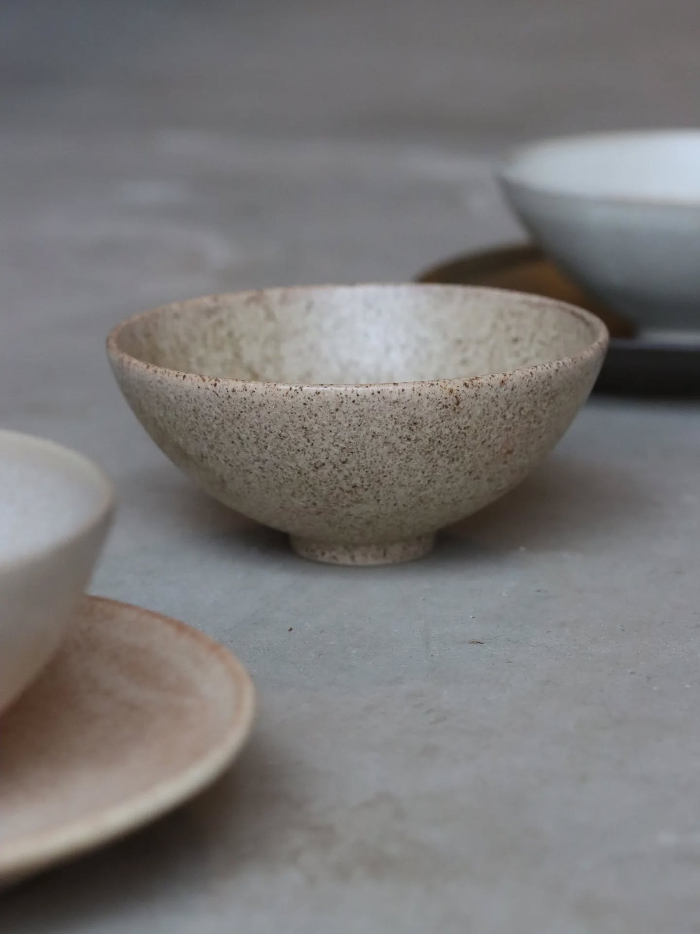 Light speckled bowl, the first and hopefully the last time I forgot to write down the recipe.

The past few weeks I&rsquo;ve been busy making things for the Christmas markets. Wheel-throwing production is now finished, and all that&rsquo;s left is gl